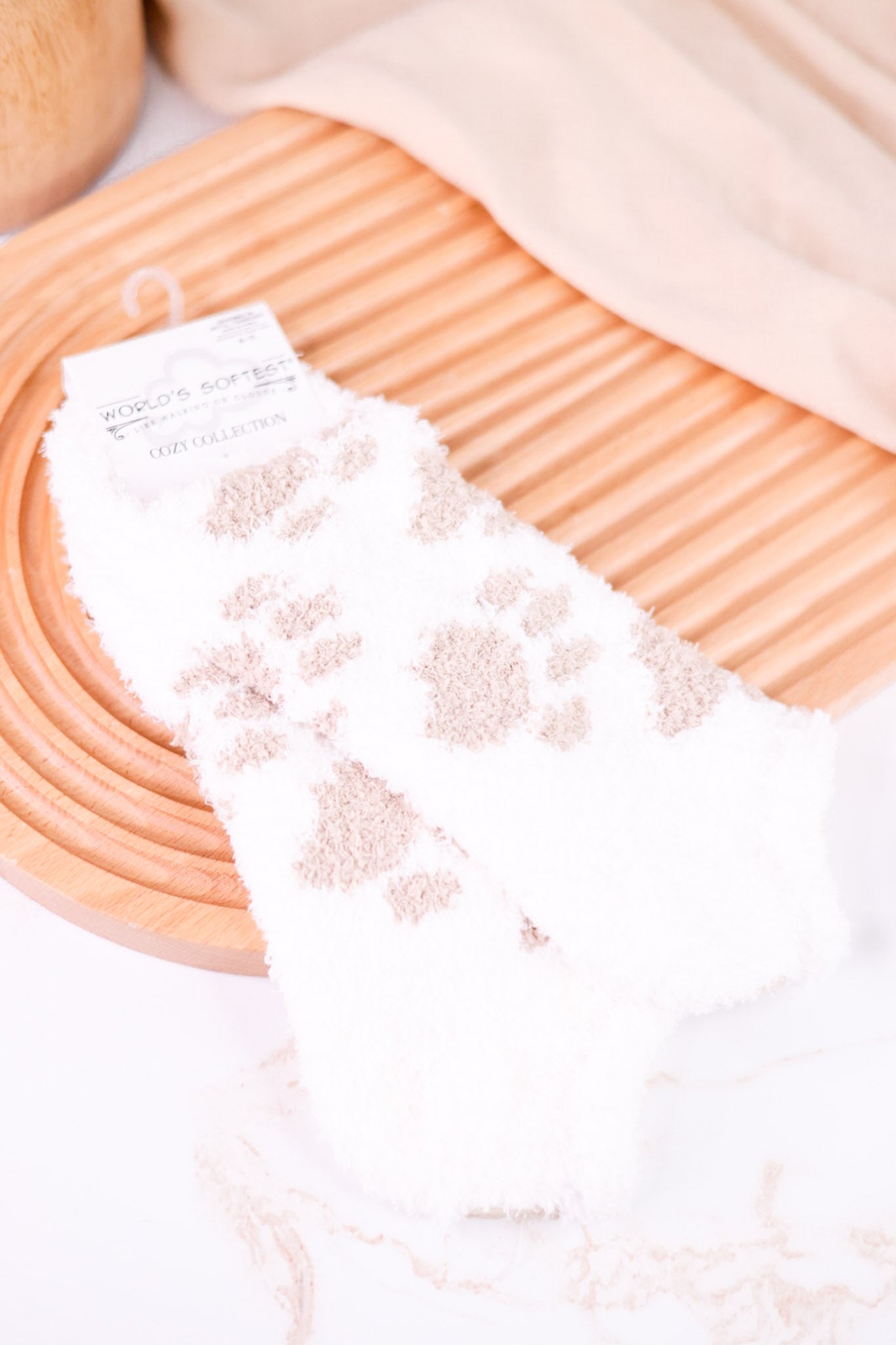 Pawprint Patterned Fuzzy Ankle Socks