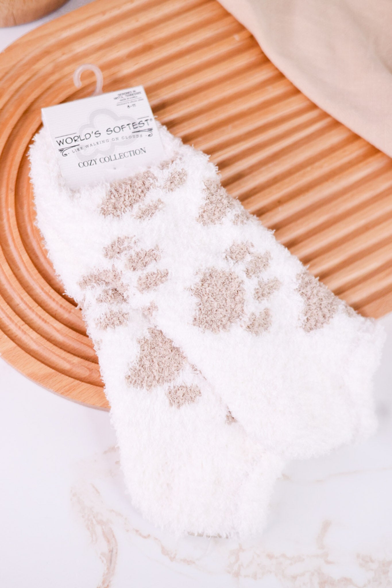Pawprint Patterned Fuzzy Ankle Socks