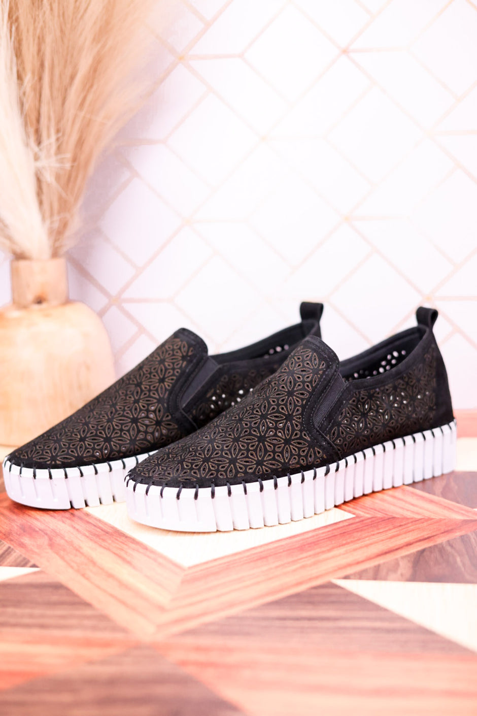 Very G - Women's Cosmic 2 Star Sneaker