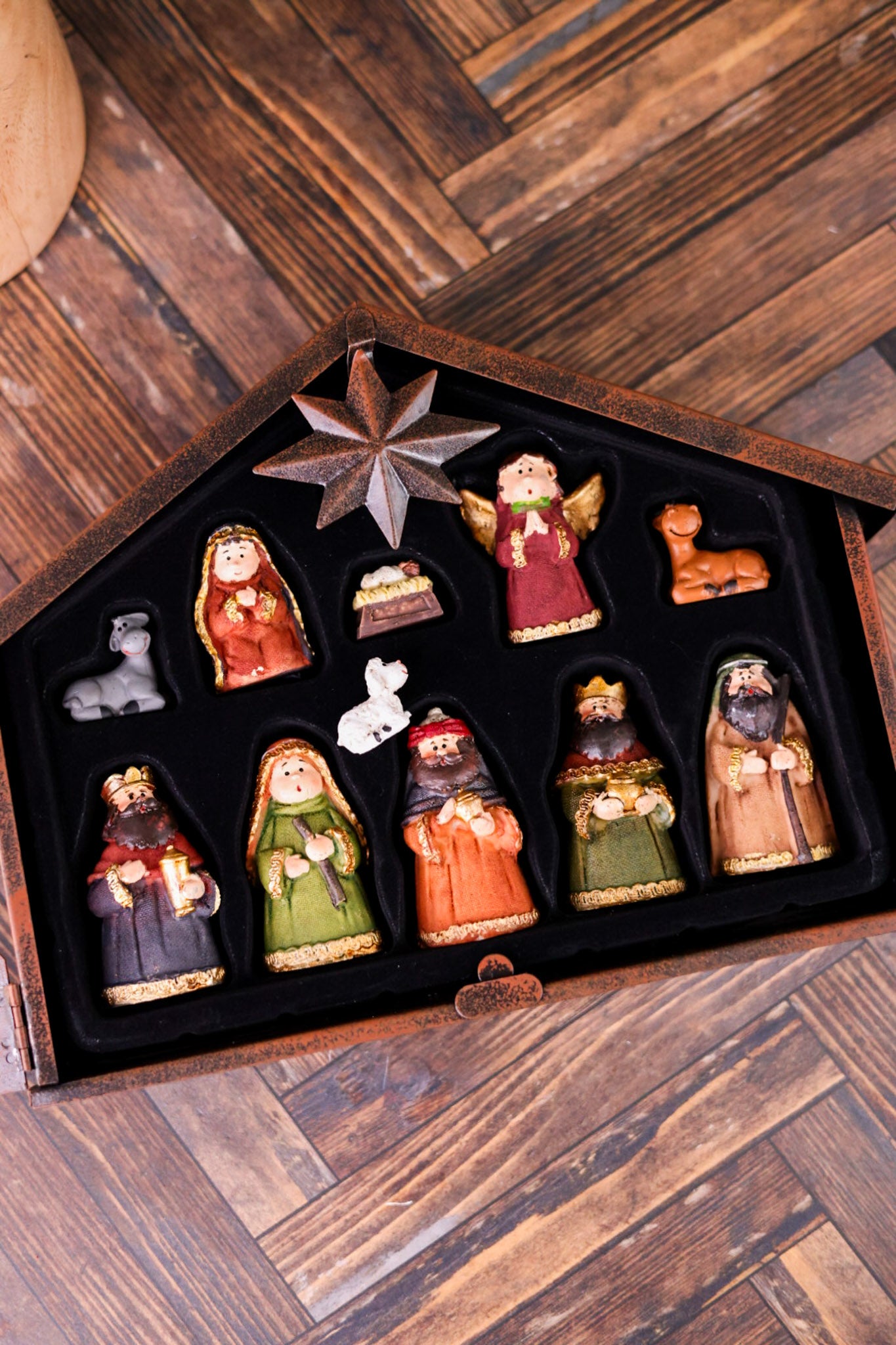 North Star Nativity Set (11 Piece Set)