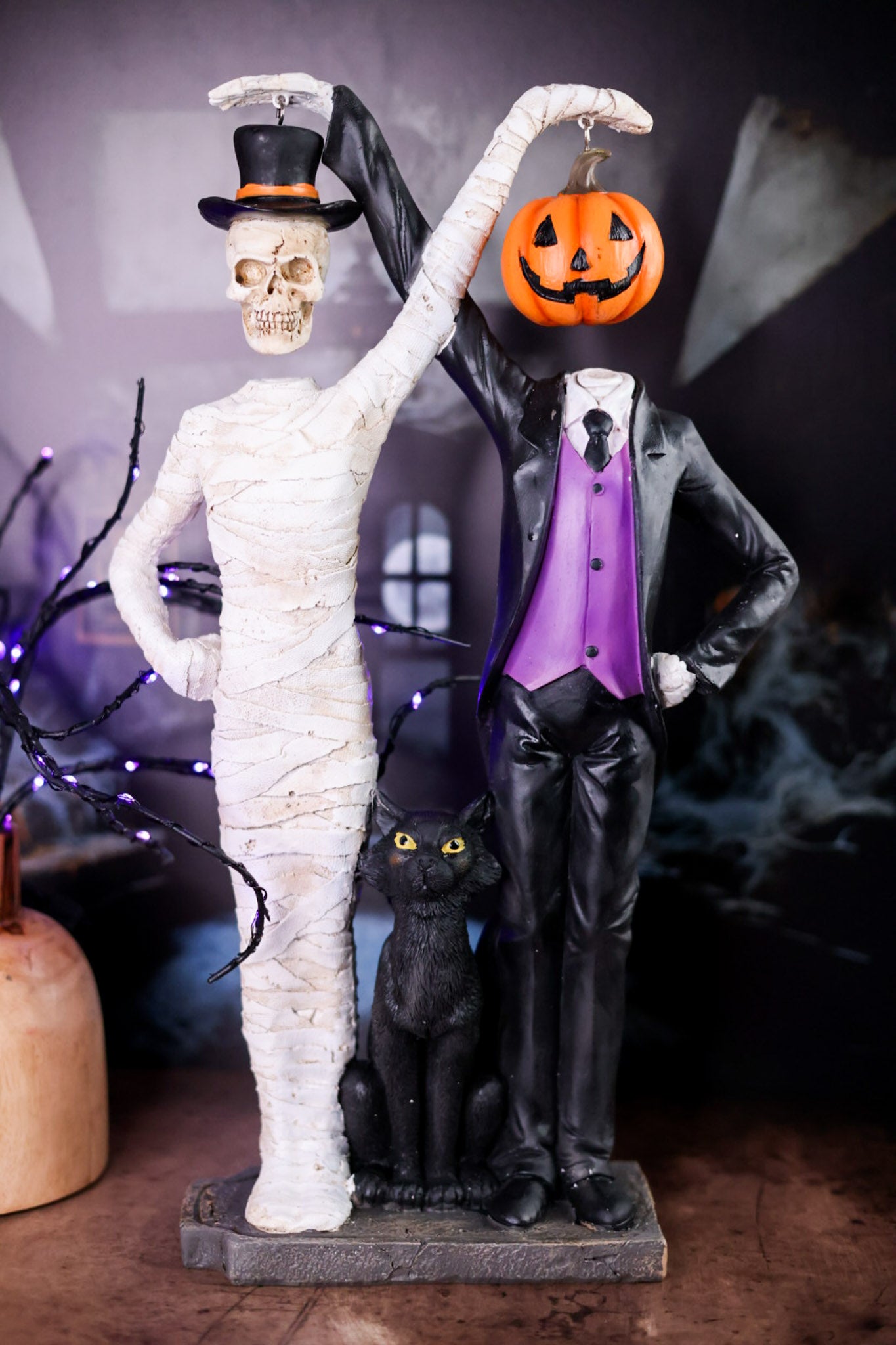 Skeleton and Mummy Hanging Head Resin Figurine