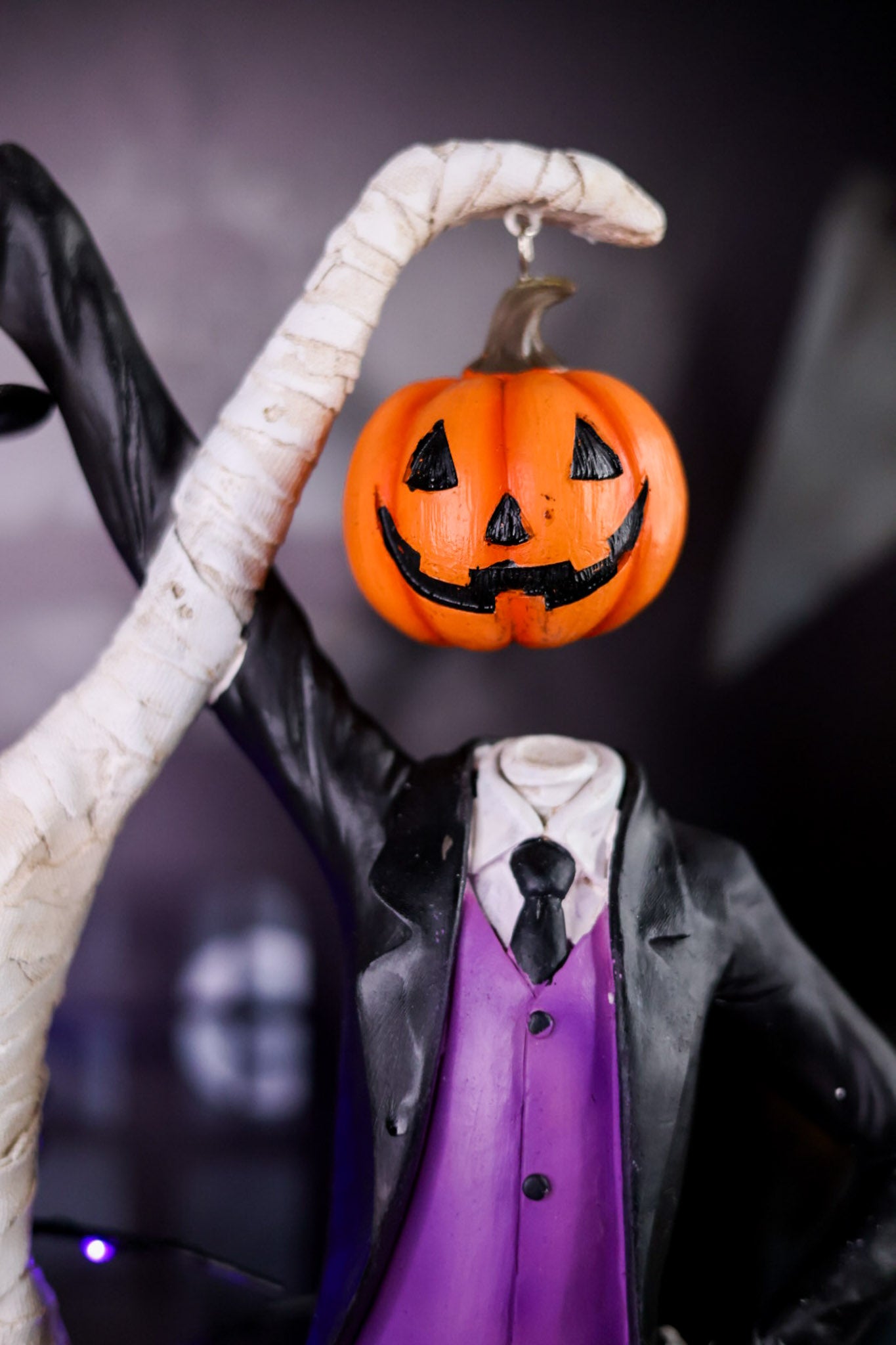 Skeleton and Mummy Hanging Head Resin Figurine