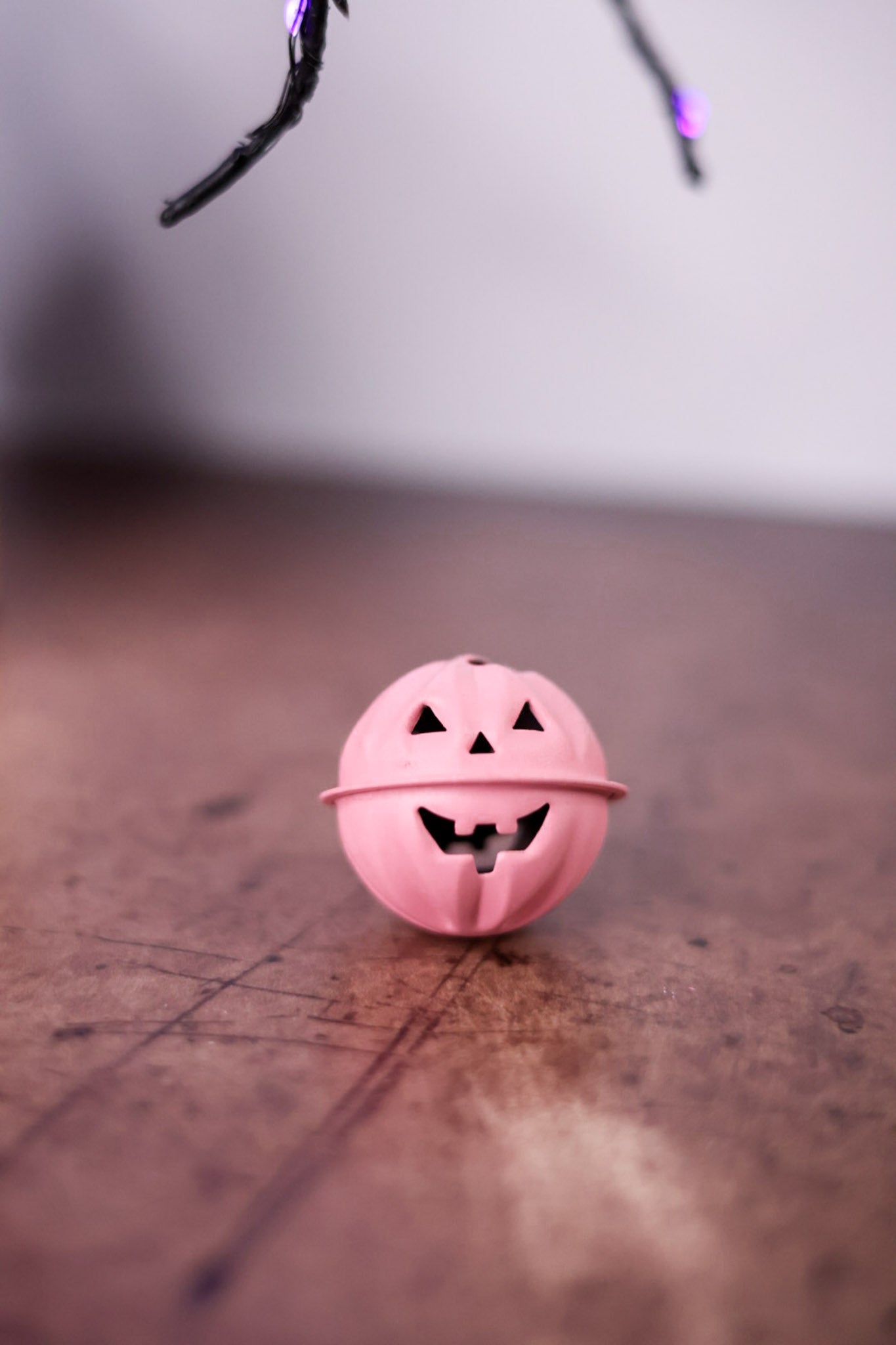 Pastel Metal Jack-O-Lantern Bells (2 Colors)