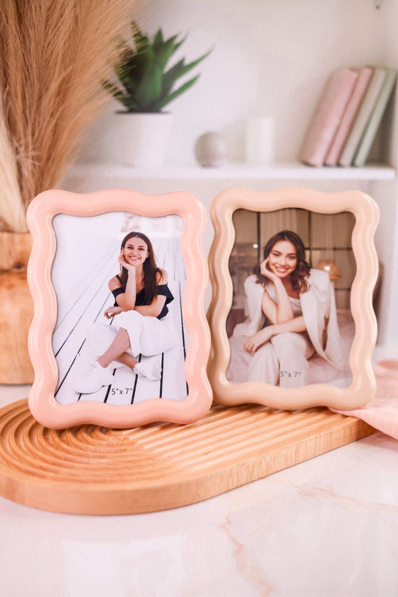 Wavy Wooden Picture Frame (2 Colors)