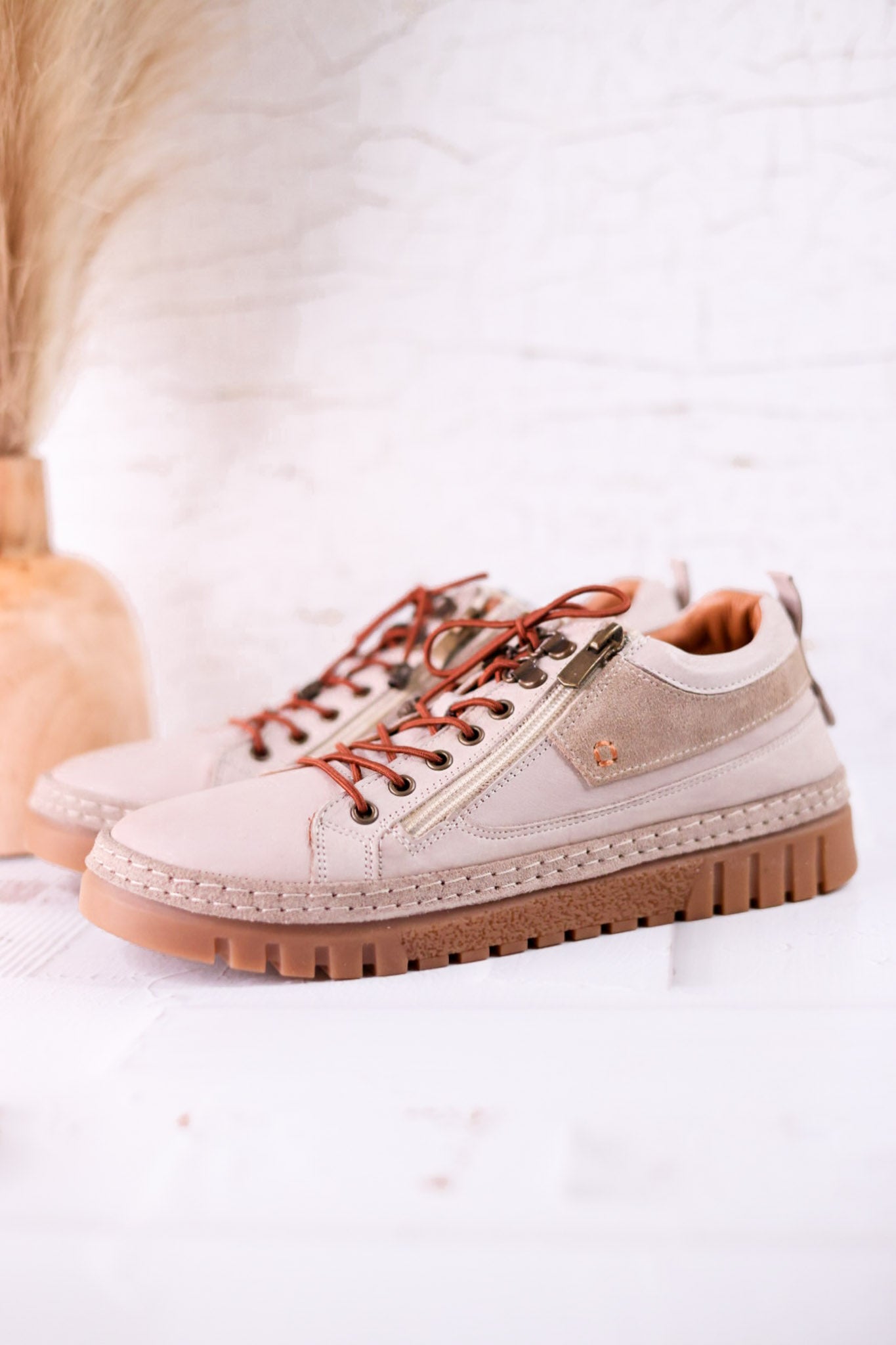 The Lauria Light Gray Sneakers