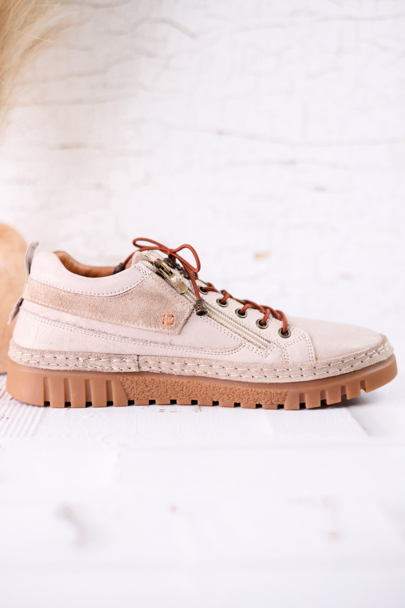 The Lauria Light Gray Sneakers