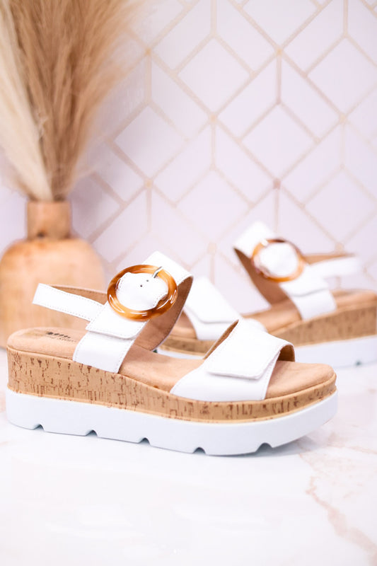 Platform Memory Foam Sandals W/ A Sleek Buckle Ring Detail