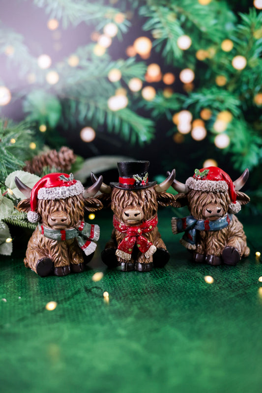 Christmas Highland Cow Tabletop Resin Decorations (3 Styles)