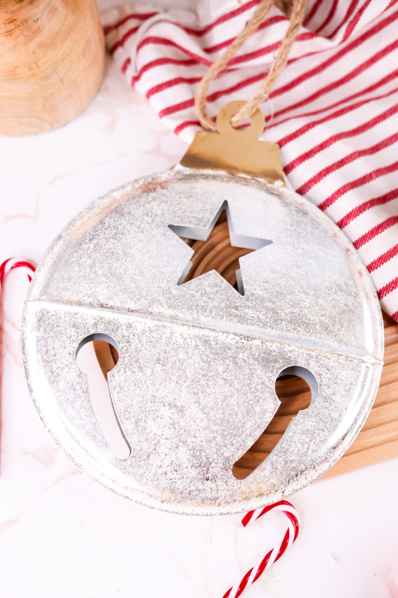 9.5" Flat Metal Bell Ornaments (4 Colors)