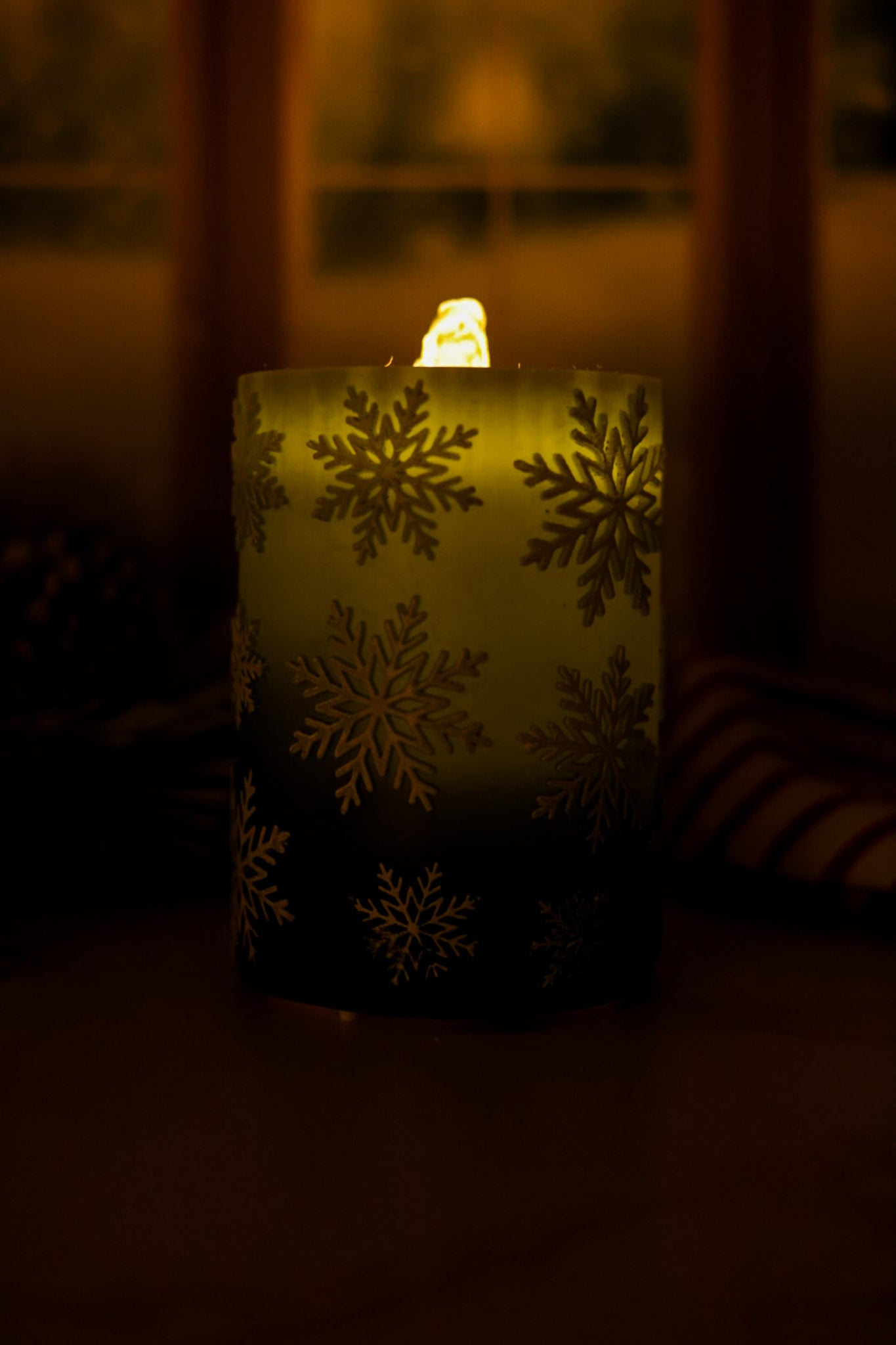 Pine Green Snowflake LED Water Fountain Candle
