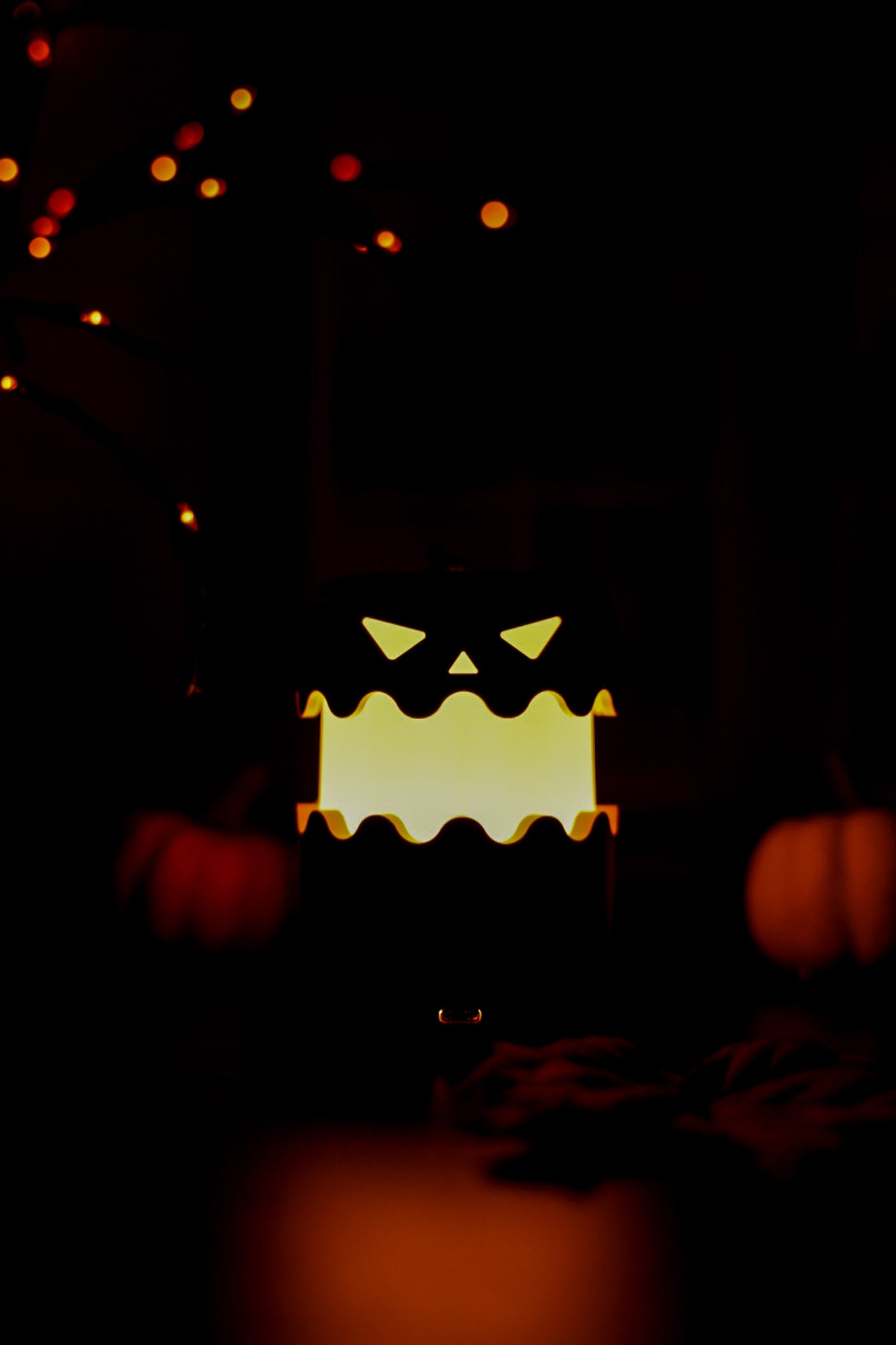Color & Mood Changing Pop Up Jack-O-Lantern