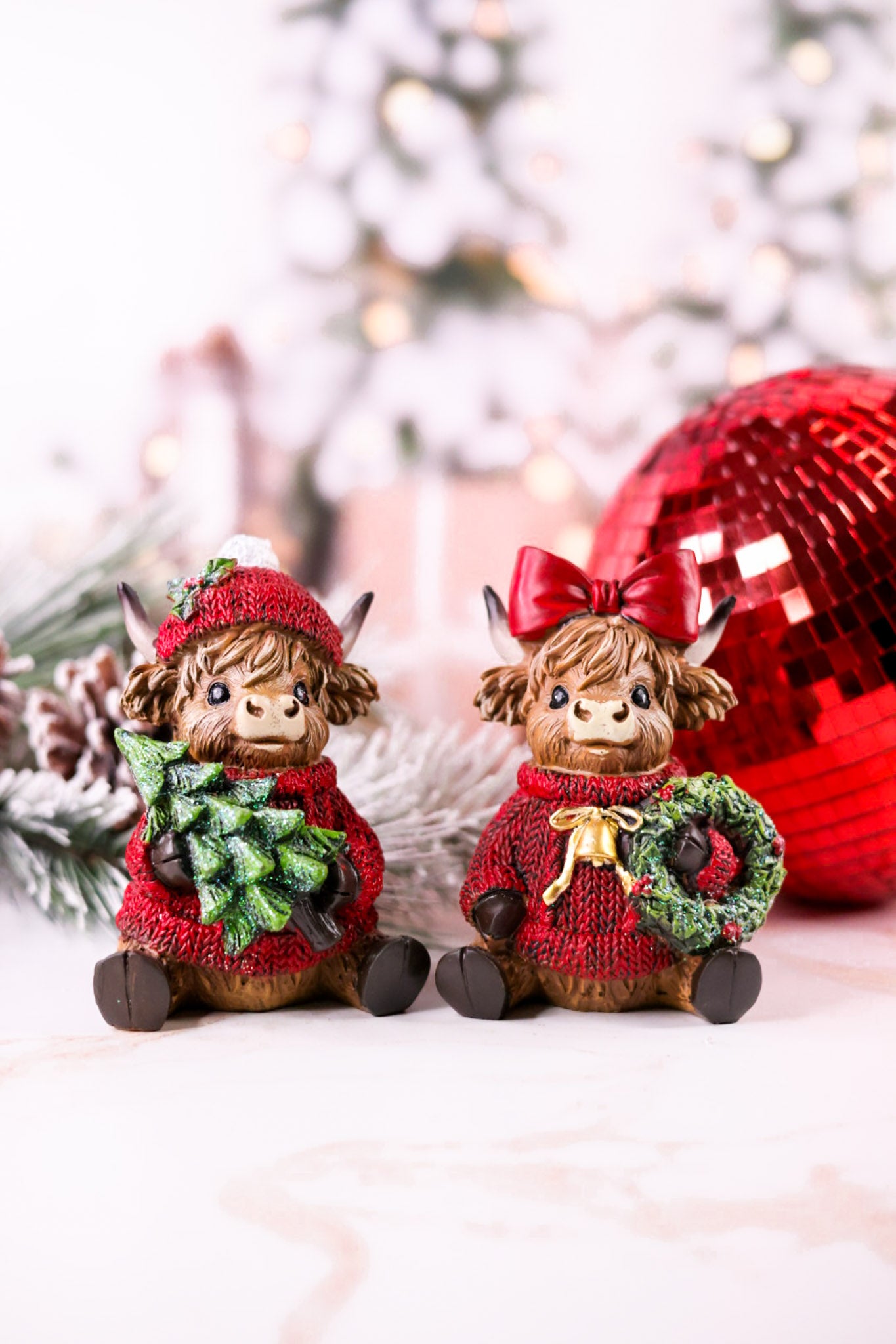 Cozy Christmas Highland Cow Resin Figurines (2 Styles)