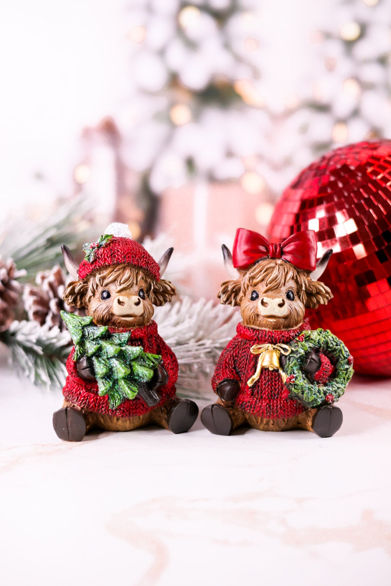 Cozy Christmas Highland Cow Resin Figurines (2 Styles)