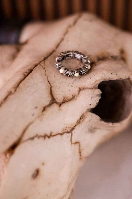 White Flower And Stone Western Simple Stretch Ring