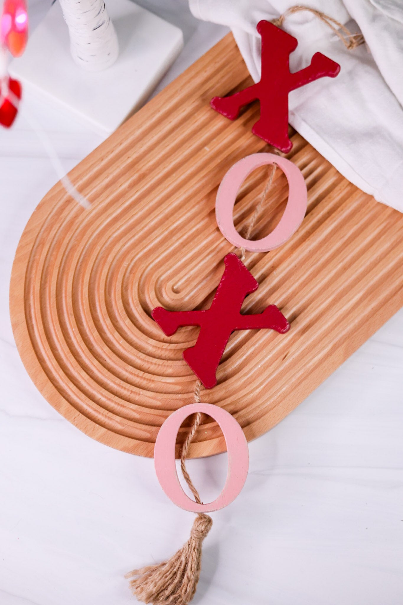 "XOXO" Pink & Red Vertical Garland