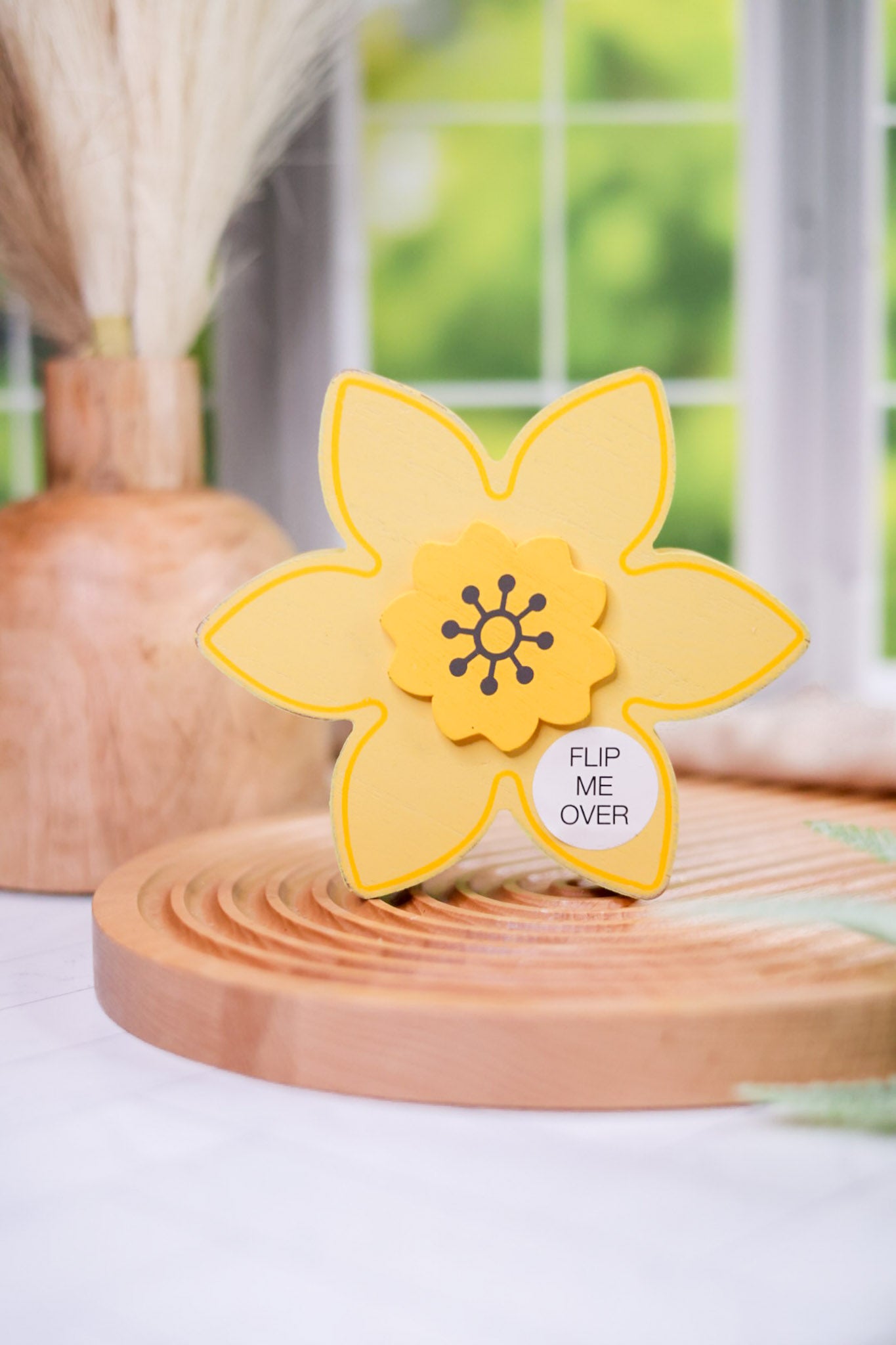 Wooden Daffodil Sitter