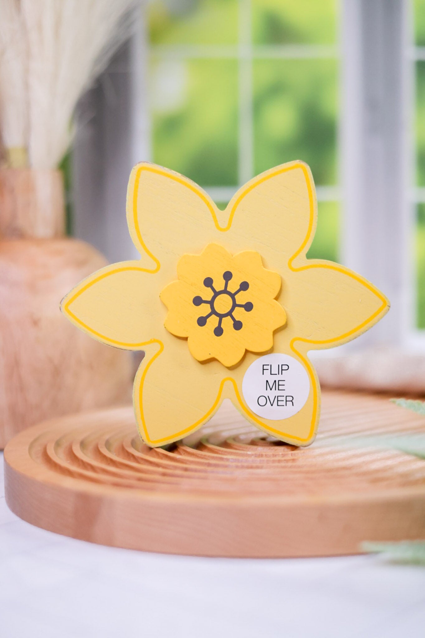 Wooden Daffodil Sitter