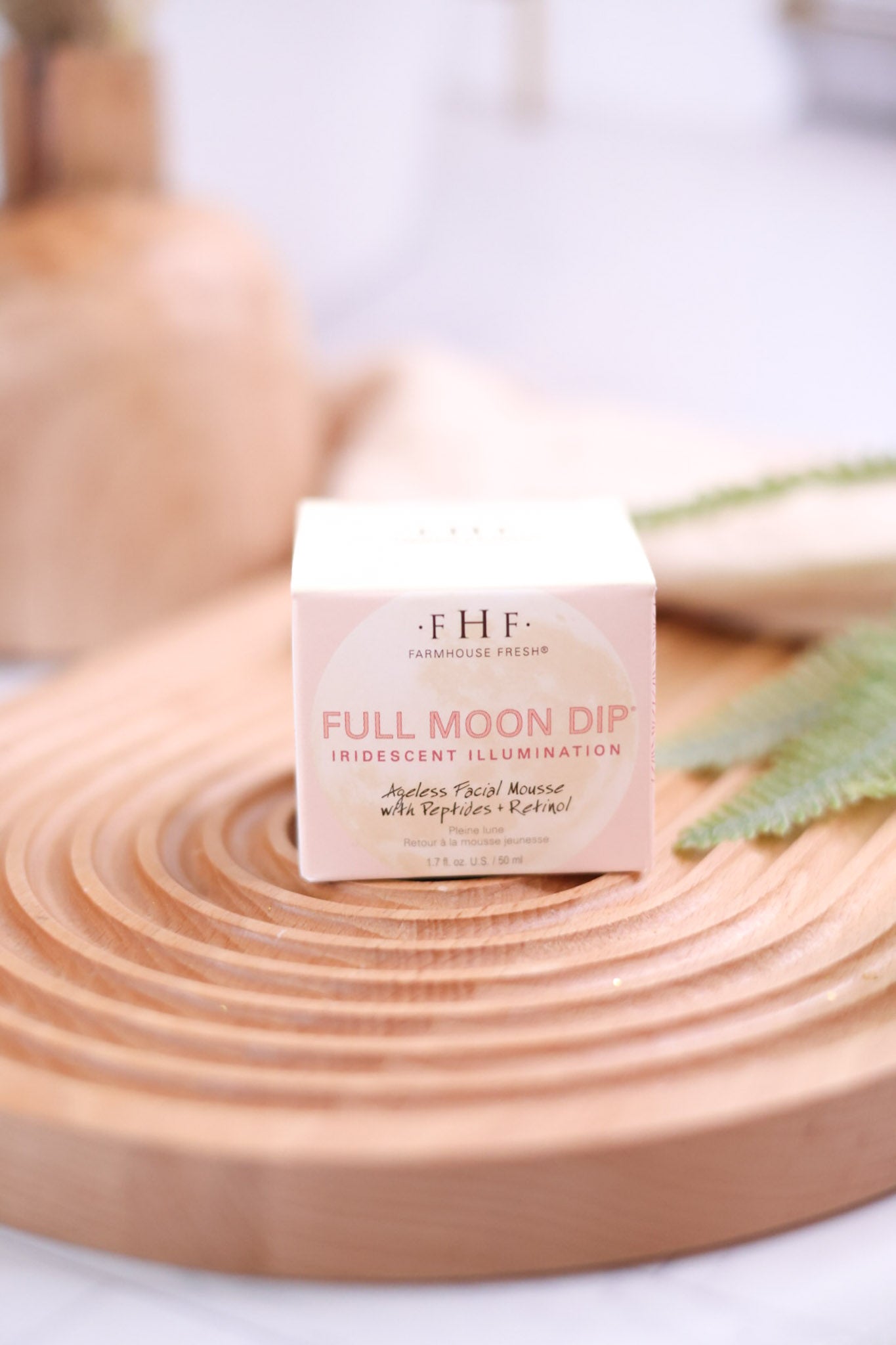 Full Moon Dip Iridescent Ageless Facial Mousse