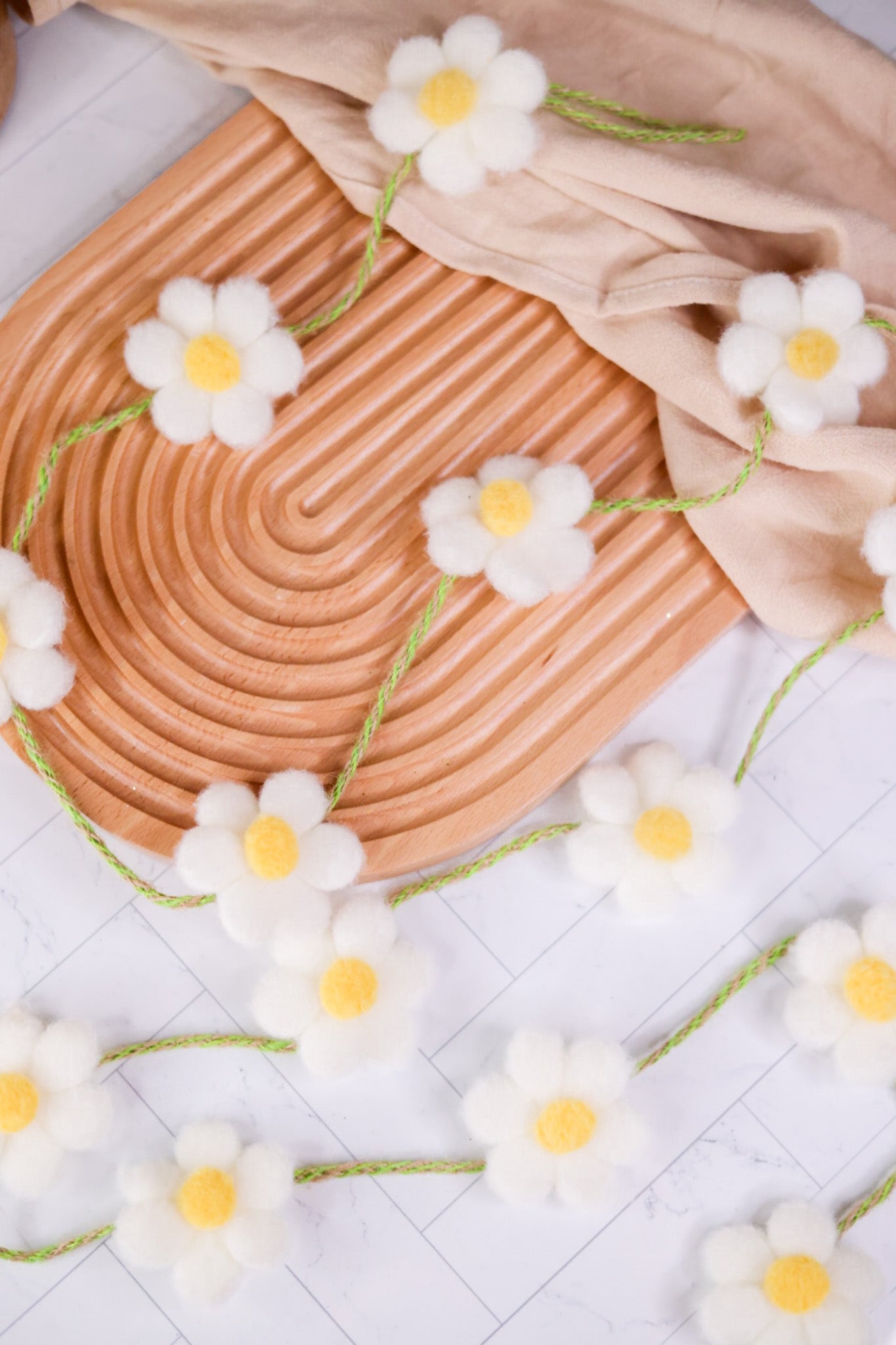 Fuzzy Daisy Garland (2 Colors)