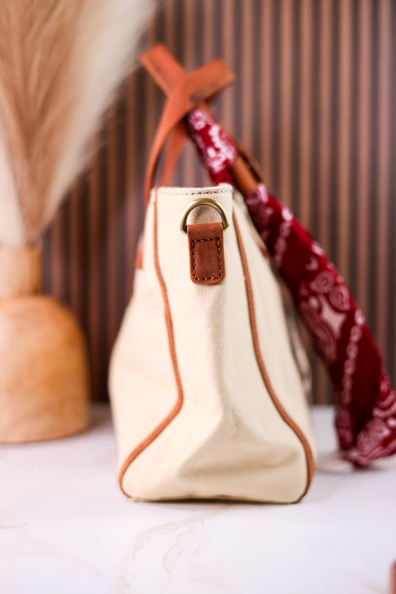 Licensed Yellowstone Echo Valley Ivory Crossbody Bag With Scarf