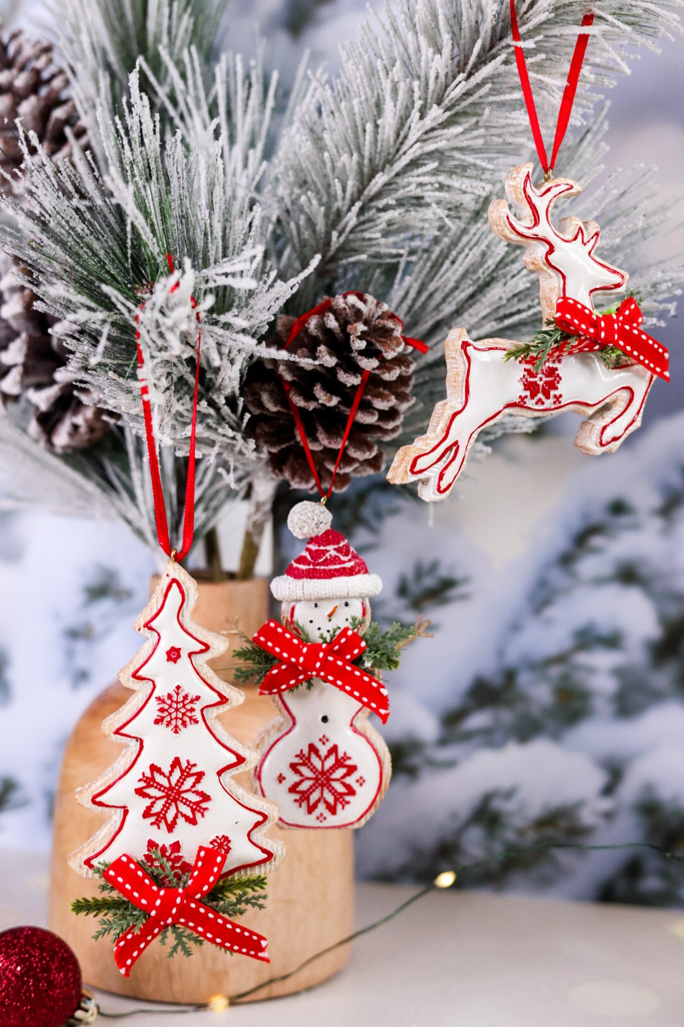Resin Classic Red & White Christmas Ornaments (Three Styles)