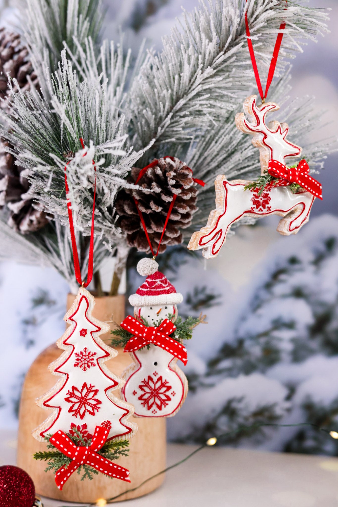 Resin Classic Red & White Christmas Ornaments (Three Styles)