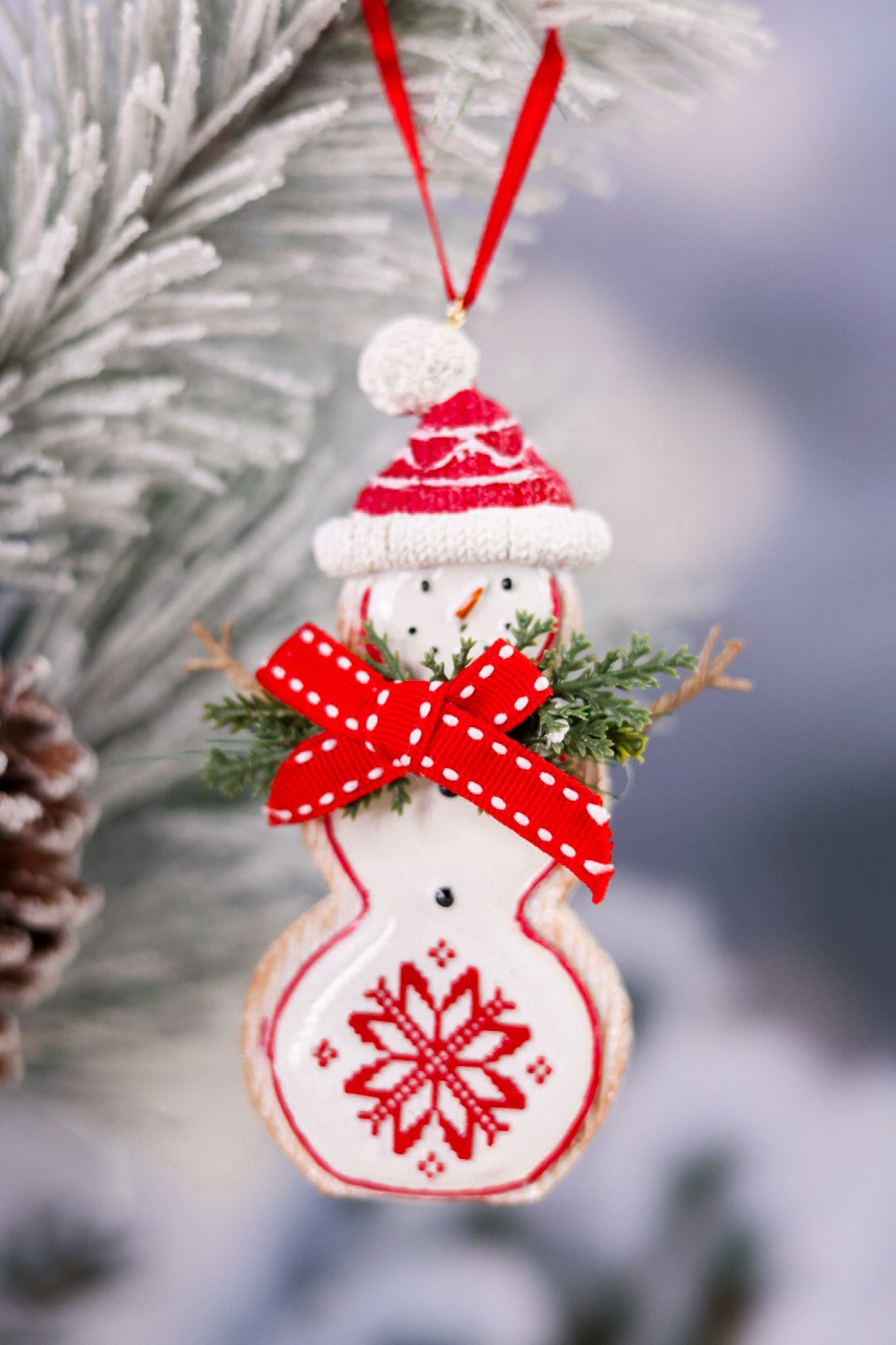 Resin Classic Red & White Christmas Ornaments (Three Styles)