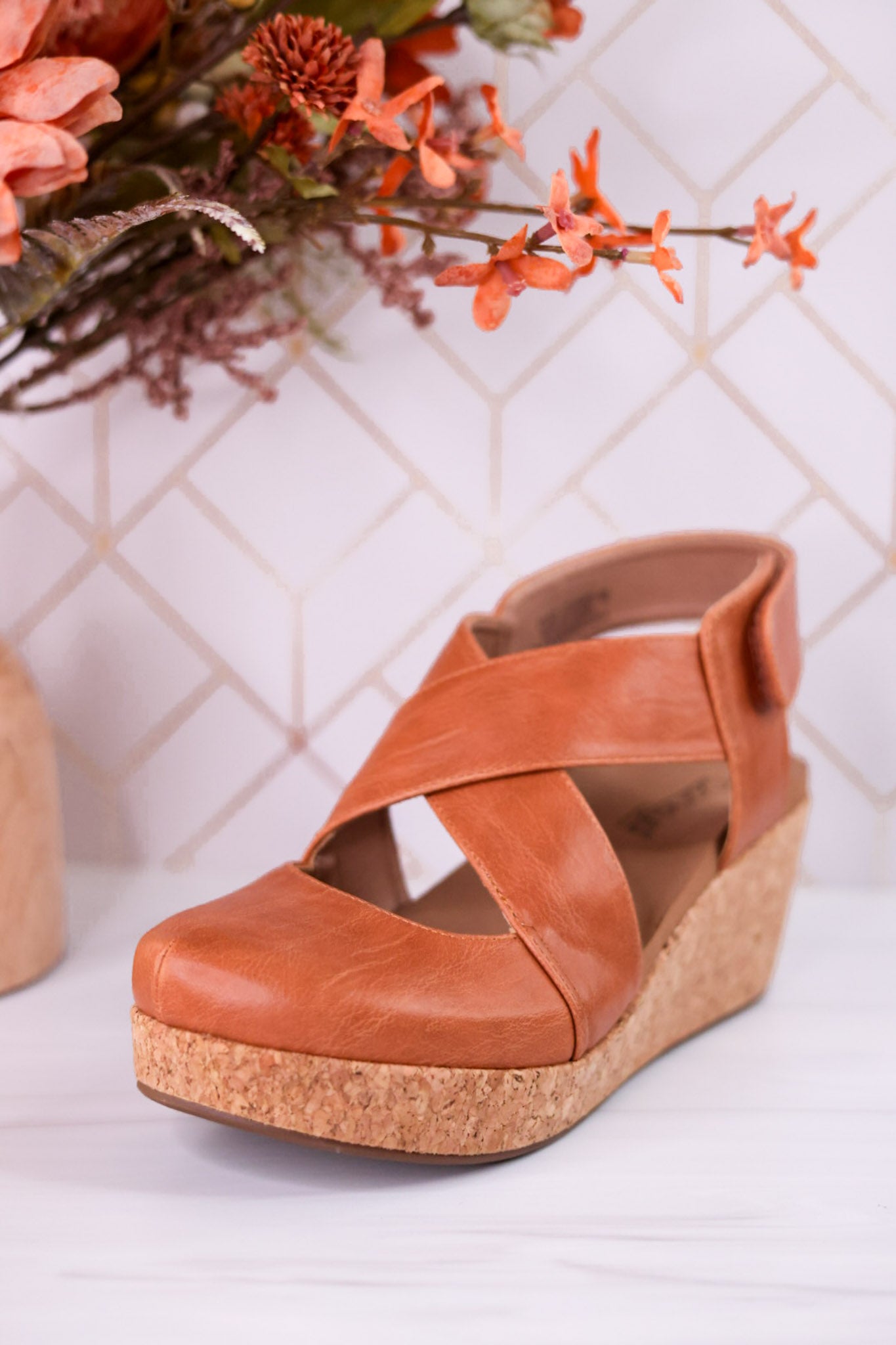 Case Closed Cognac Wedges