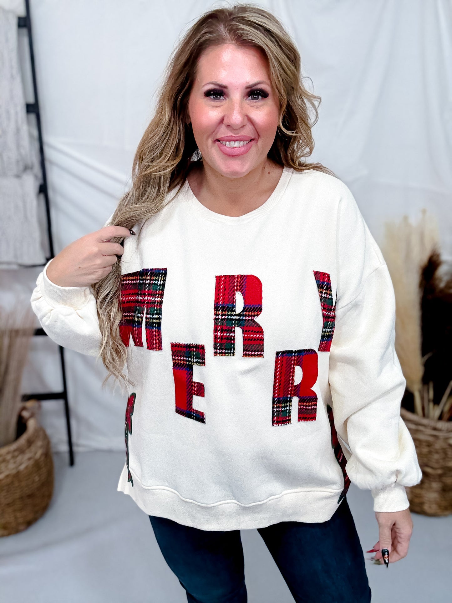 Cream Sweatshirt With Red Plaid "Merry" Patch