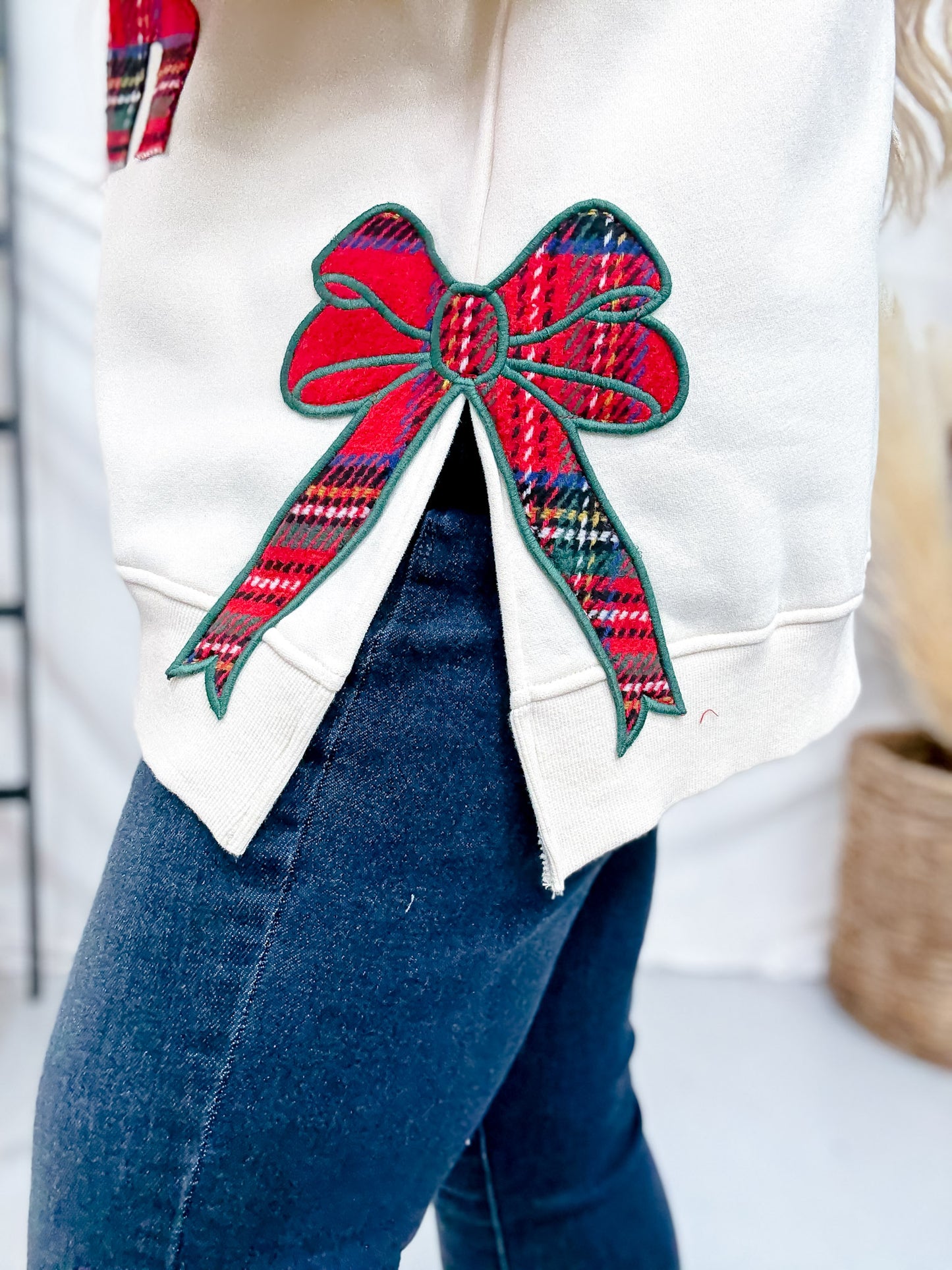 Cream Sweatshirt With Red Plaid "Merry" Patch