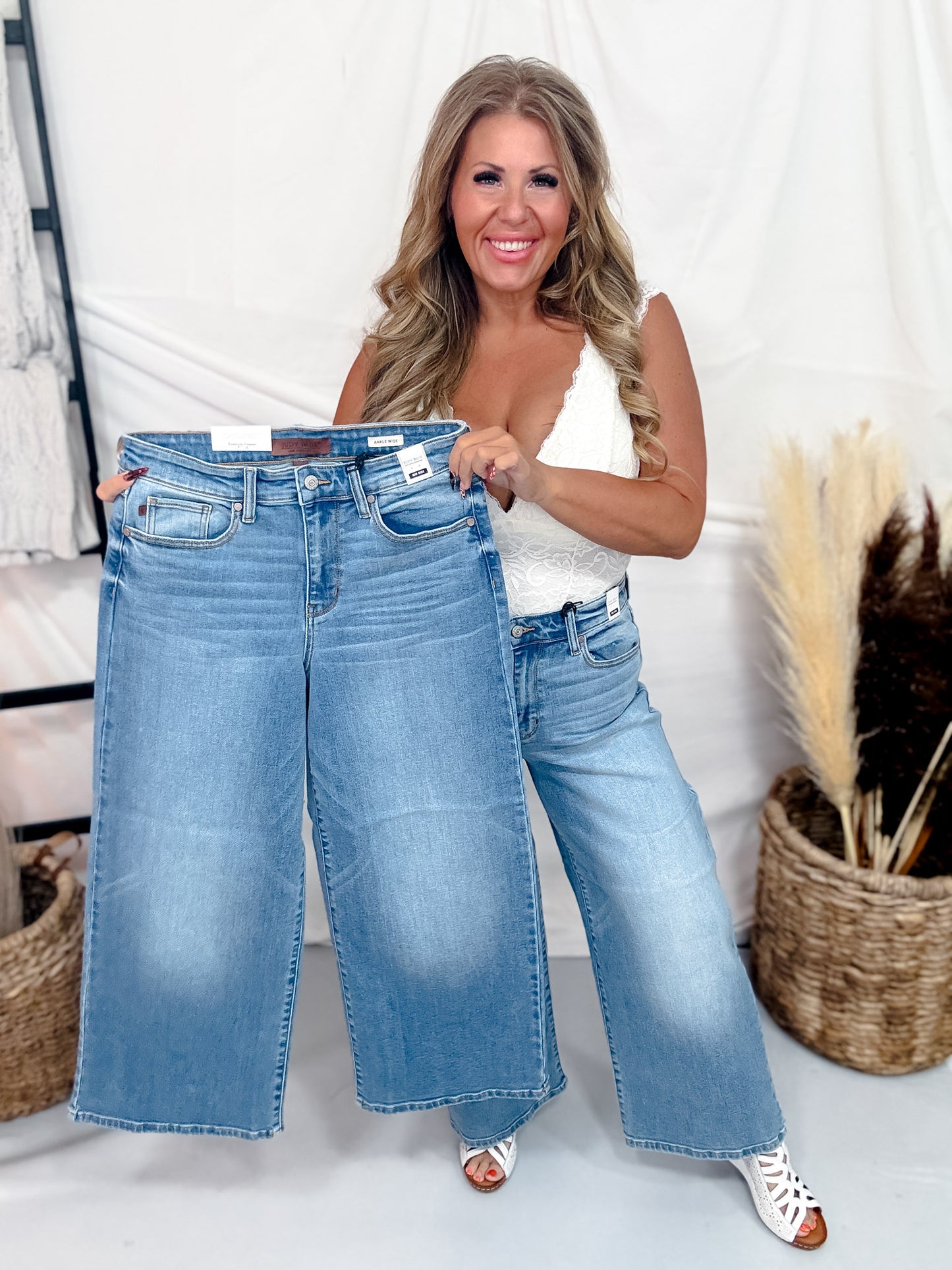 Judy Blue Mid Rise Wide Leg Ankle Length Jeans