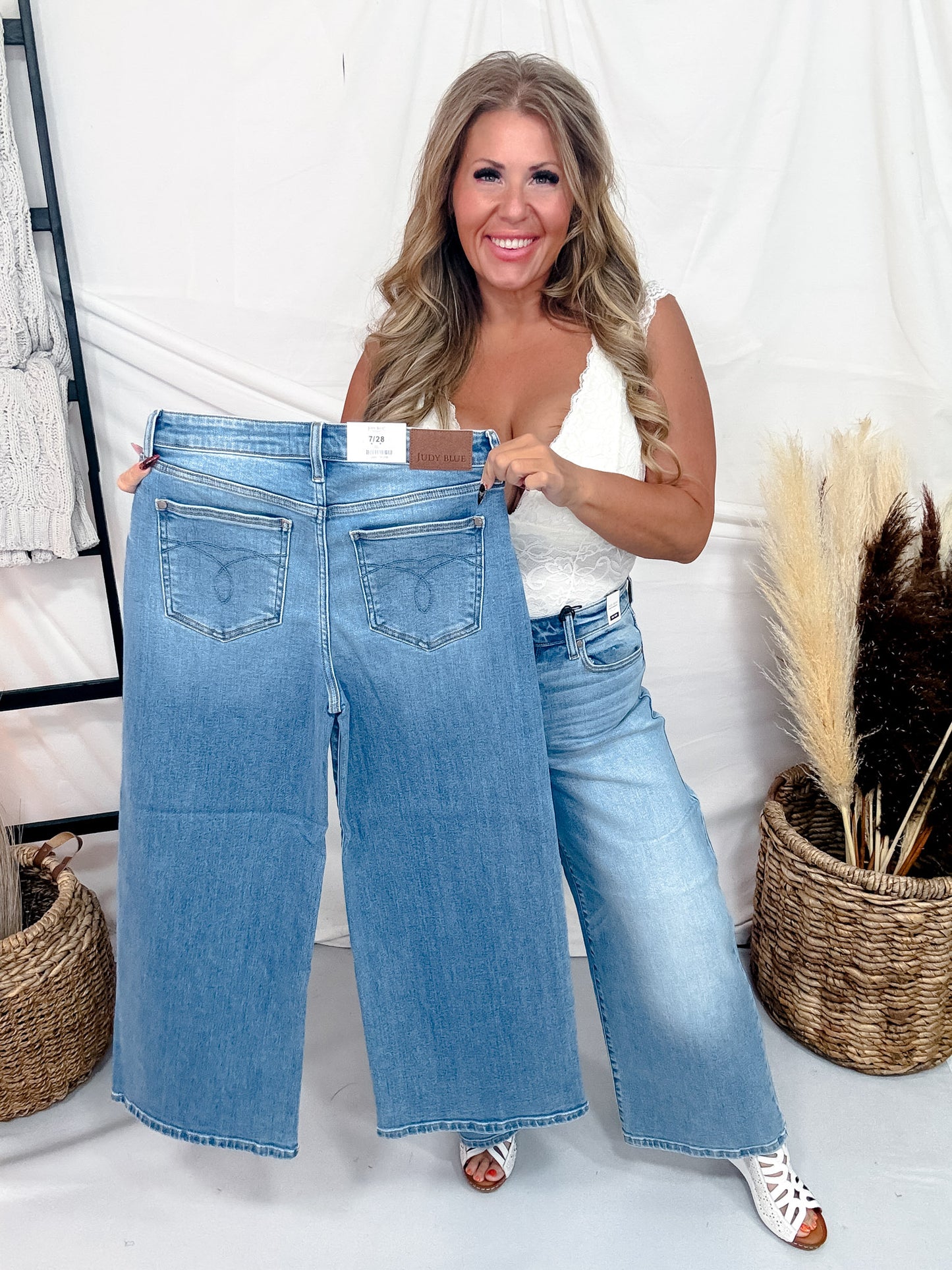 Judy Blue Mid Rise Wide Leg Ankle Length Jeans