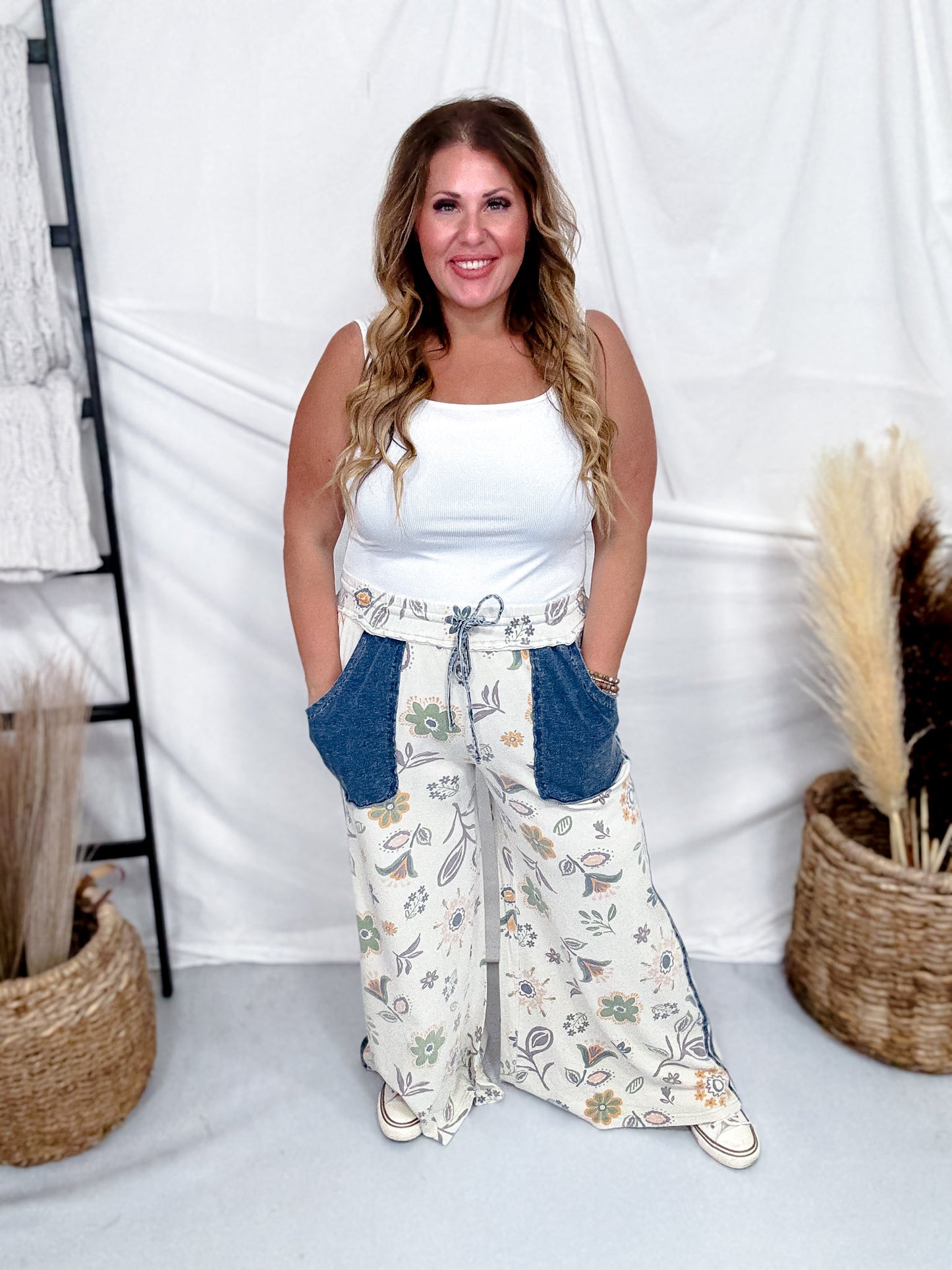 Floral Print Wide Leg Pants With Denim Patch Pockets