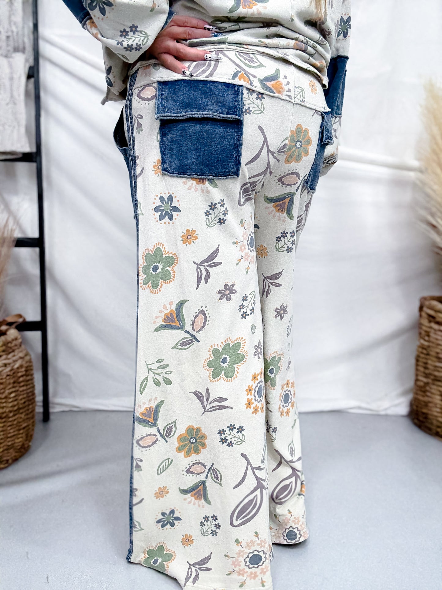 Floral Print Wide Leg Pants With Denim Patch Pockets