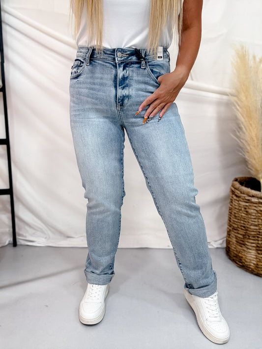 Judy Blue Mid Rise Boyfriend Jeans In Light Iced Indigo