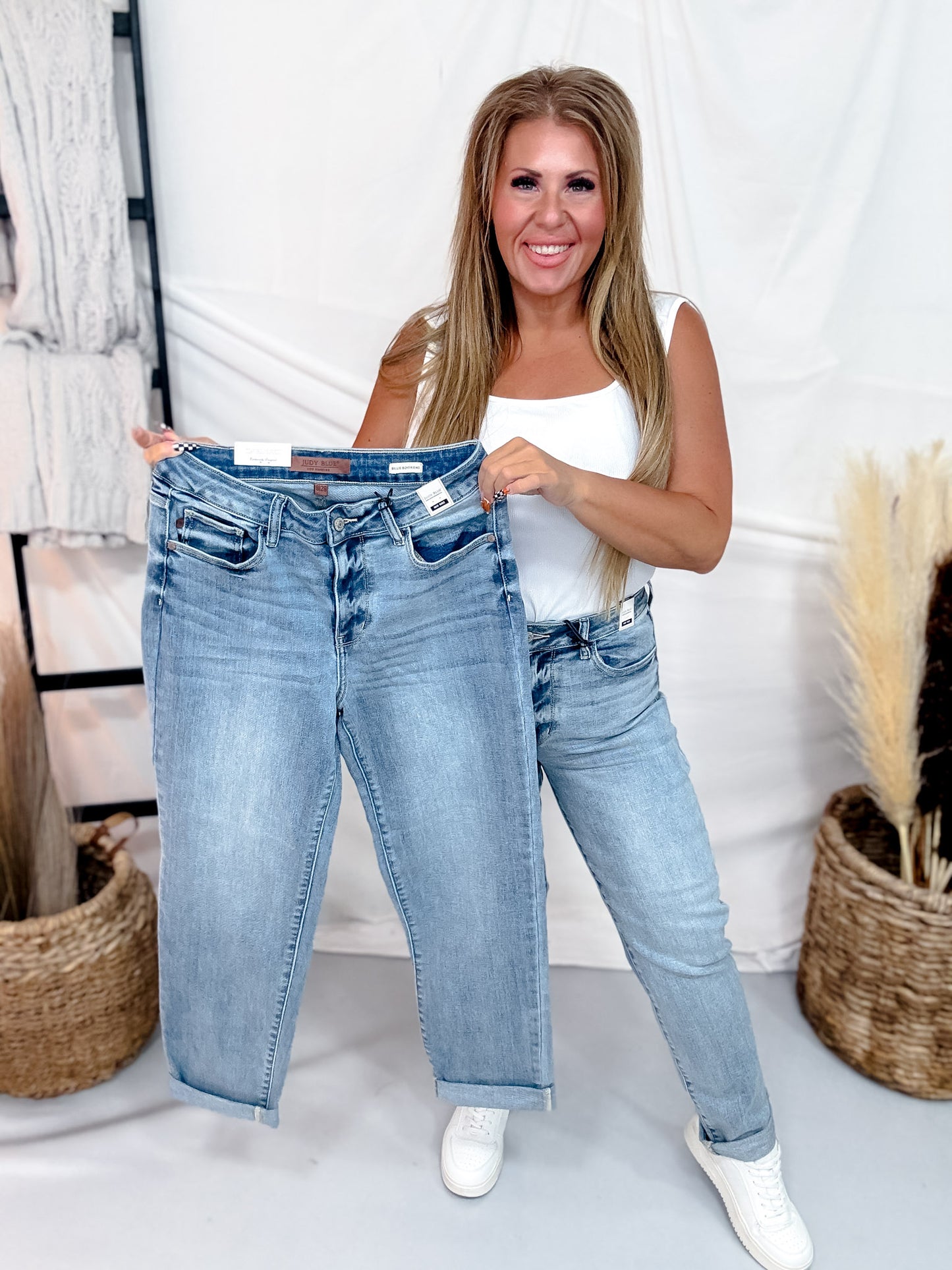 Judy Blue Mid Rise Boyfriend Jeans In Light Iced Indigo