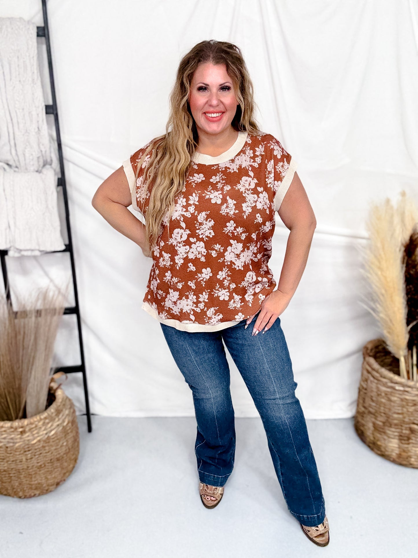 Short Sleeve Jaquard Knit Top With Floral Print In Terra Cotta