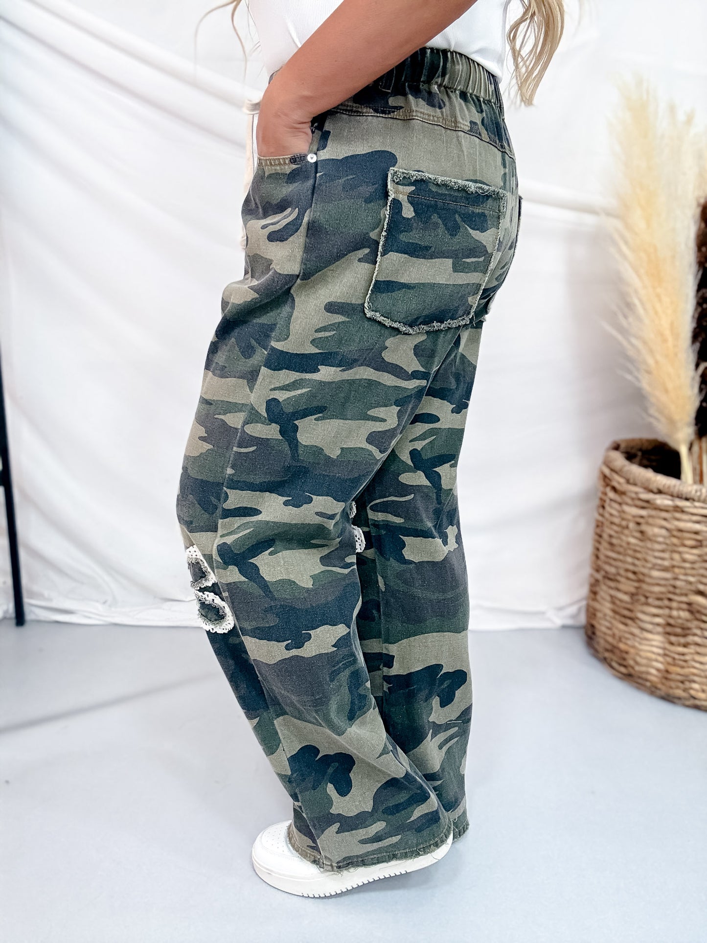 Camo Print Drawstring Waist Jeans W/ Lace Patchwork Flowers