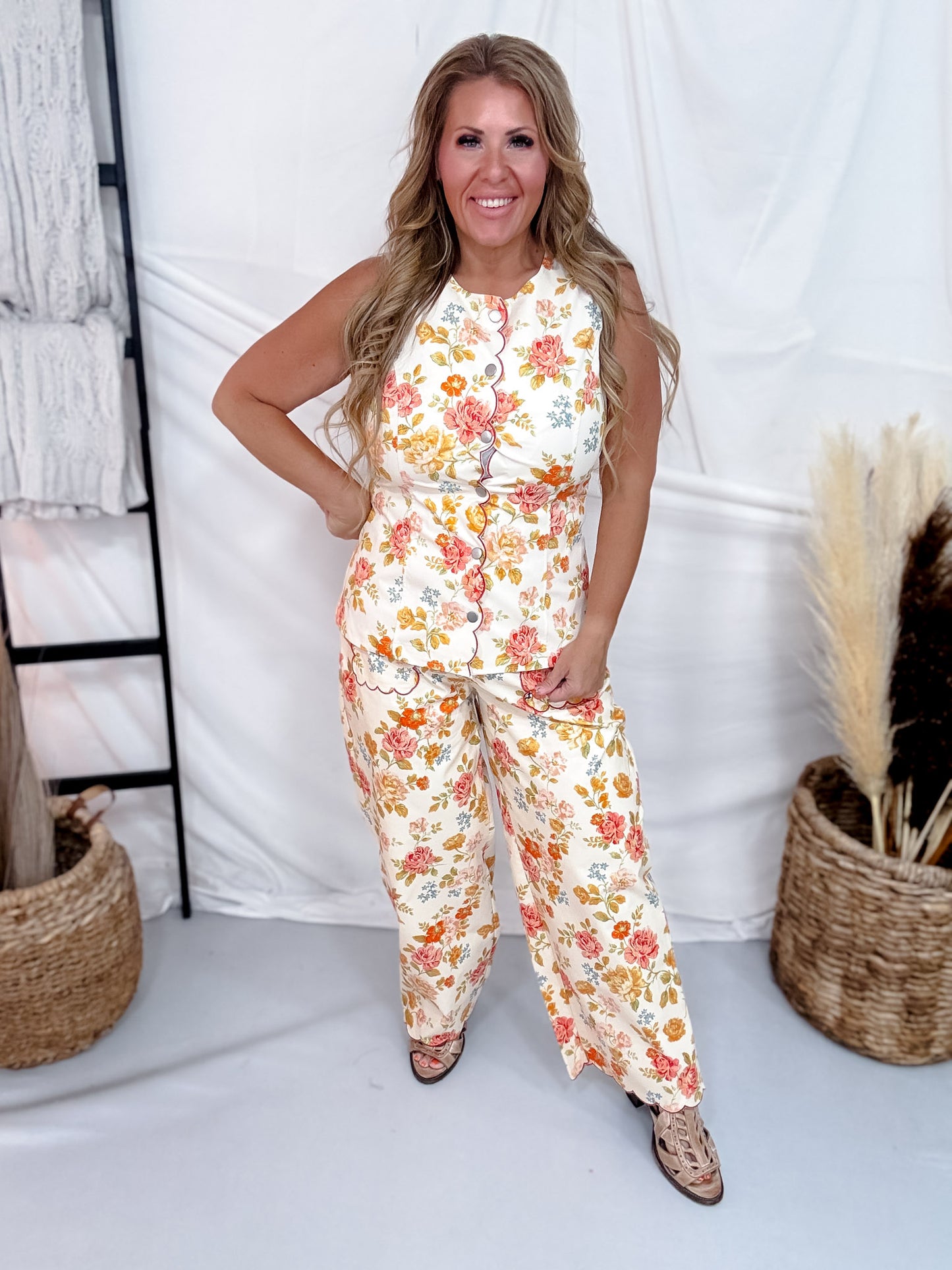 Warm Toned Floral Print Scalloped Edge Cropped Pants