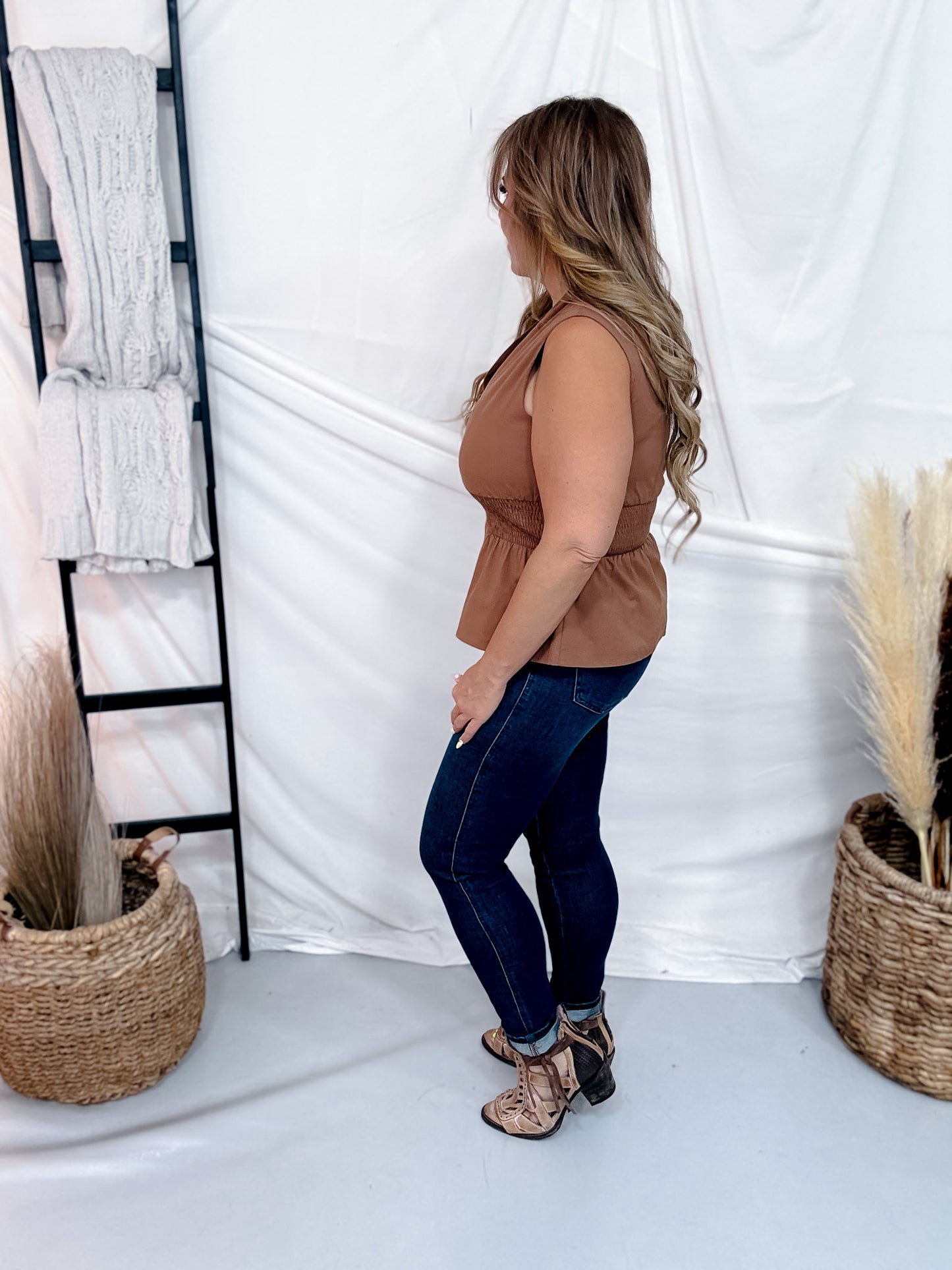 Sleeveless Zipper Front Peplum Top In Mocha