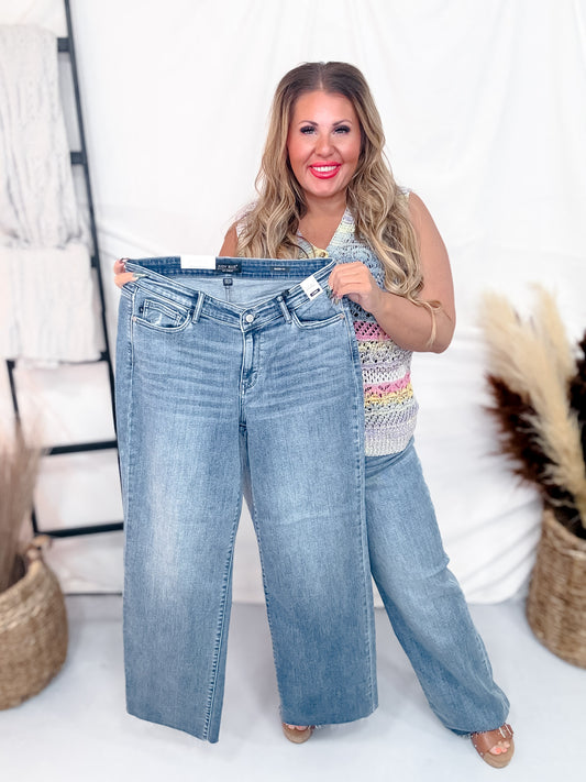 Judy Blue V-Front Baggy Jeans