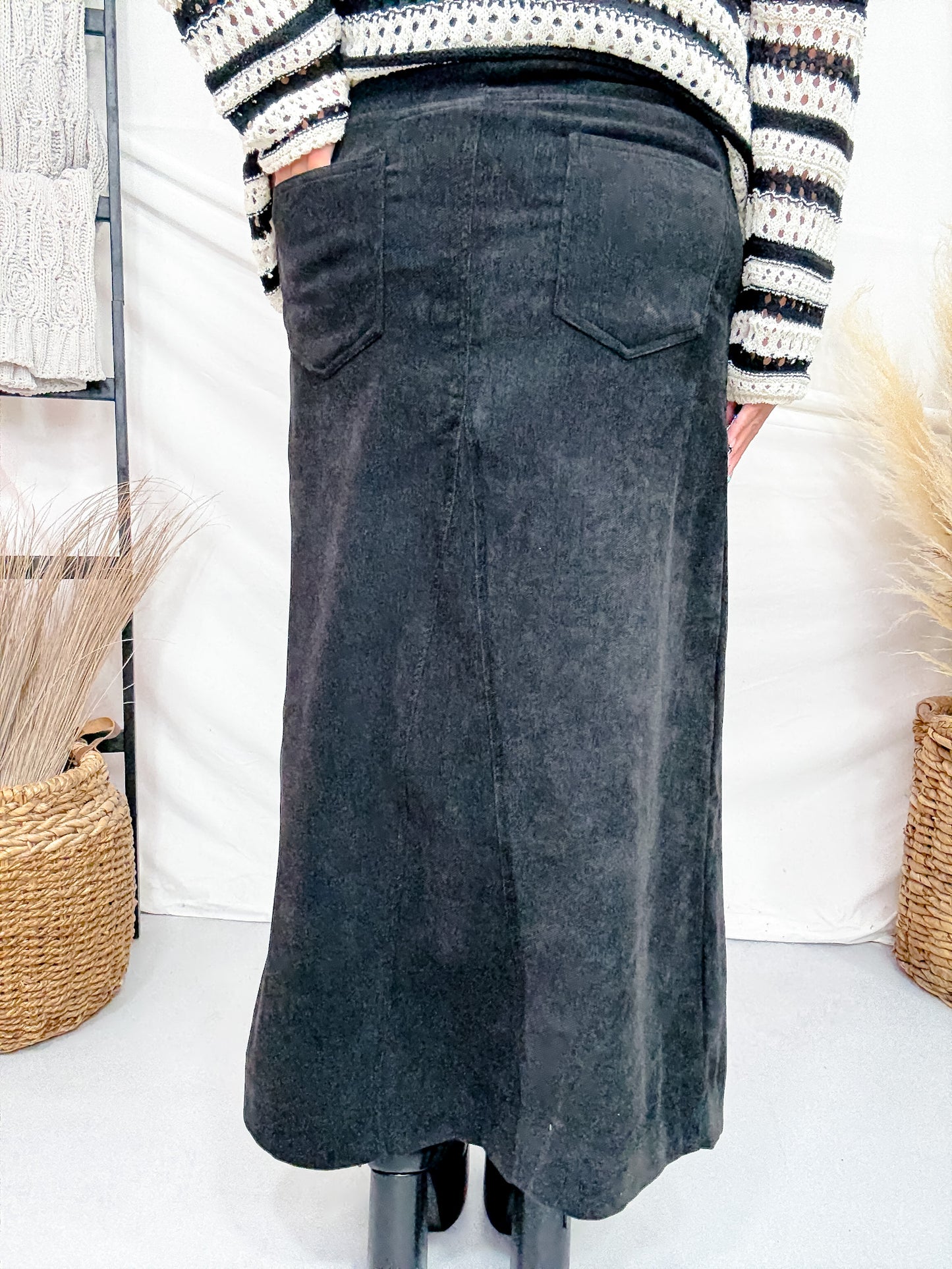 Black Front Slit Stretch Fabric Skirt