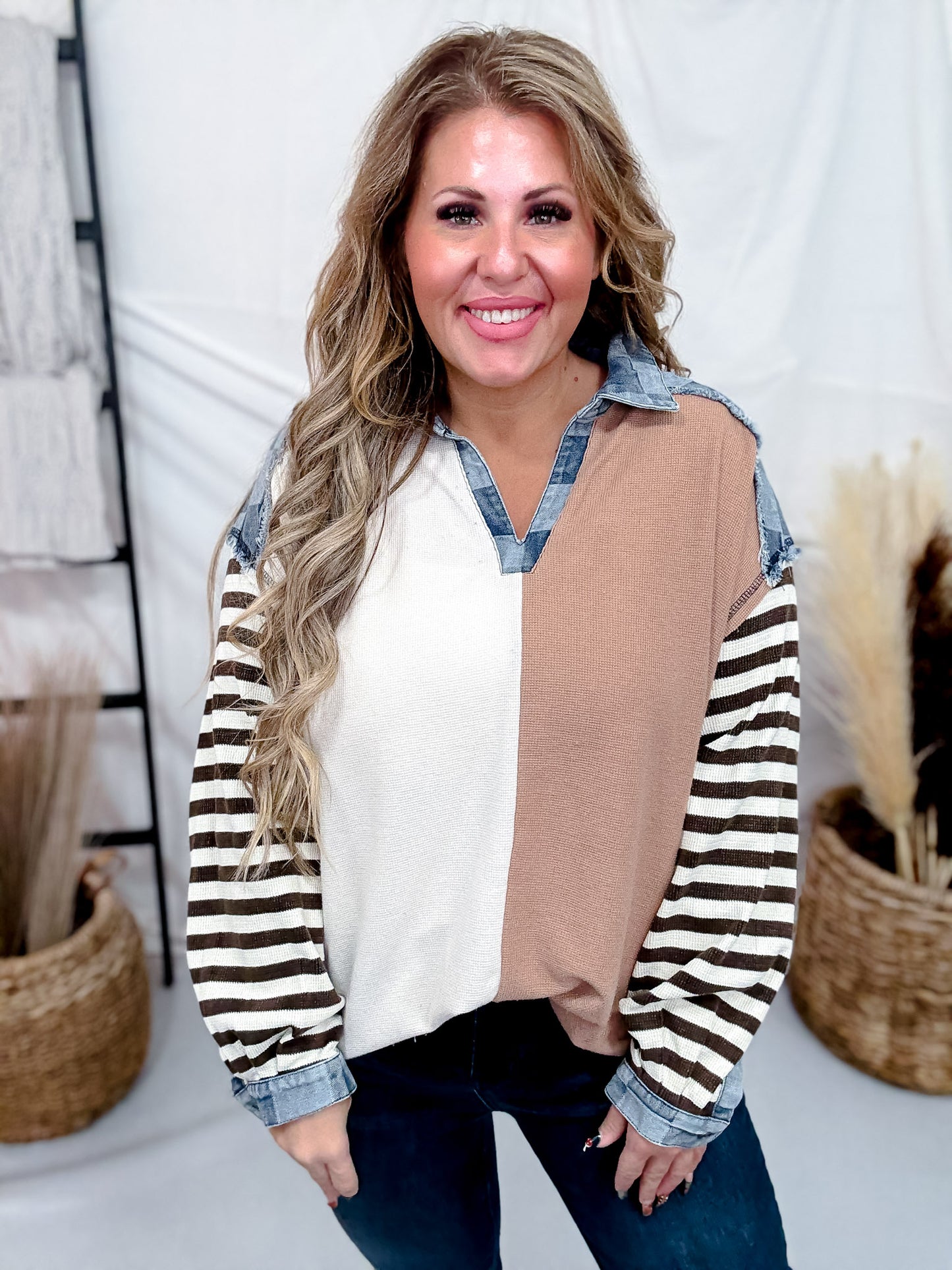 Mix & Match Top With Striped Sleeves & Checkered Denim