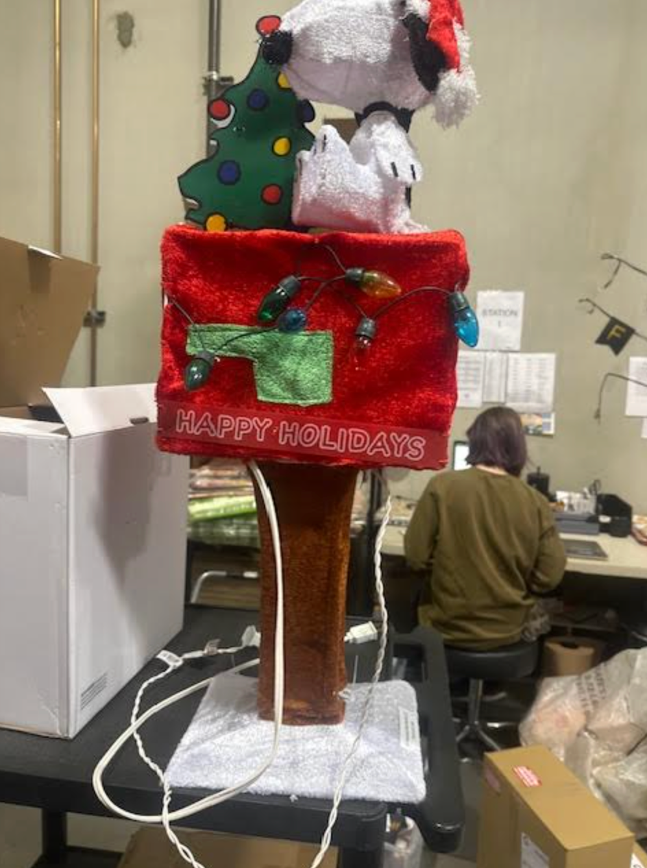 Peanuts Licensed Pre-Lit 3D Snoopy Mailbox Animated Color Box