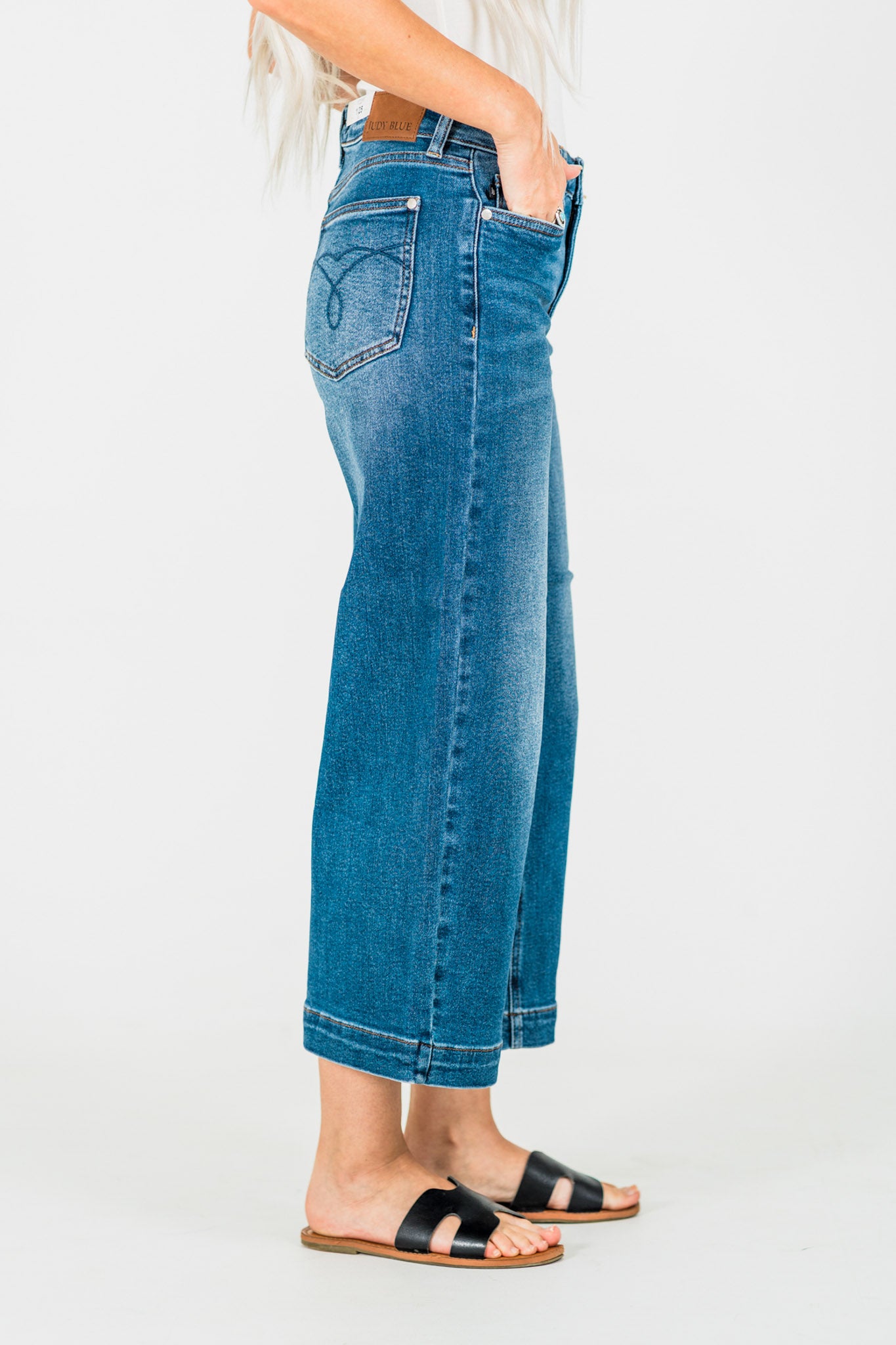Judy Blue Cropped Wide Leg Mid-Rise Jeans With Wide Hems