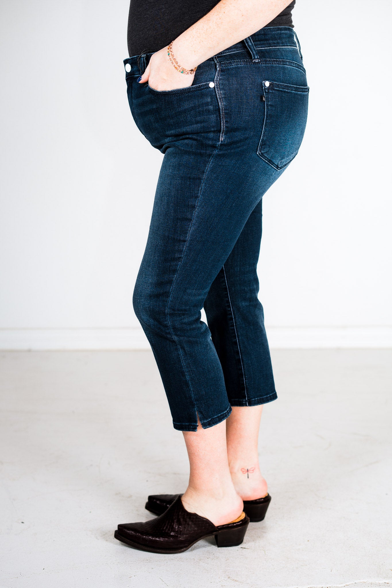 Judy Blue Mid-Rise Super Dark Wash Capris with Side Slit