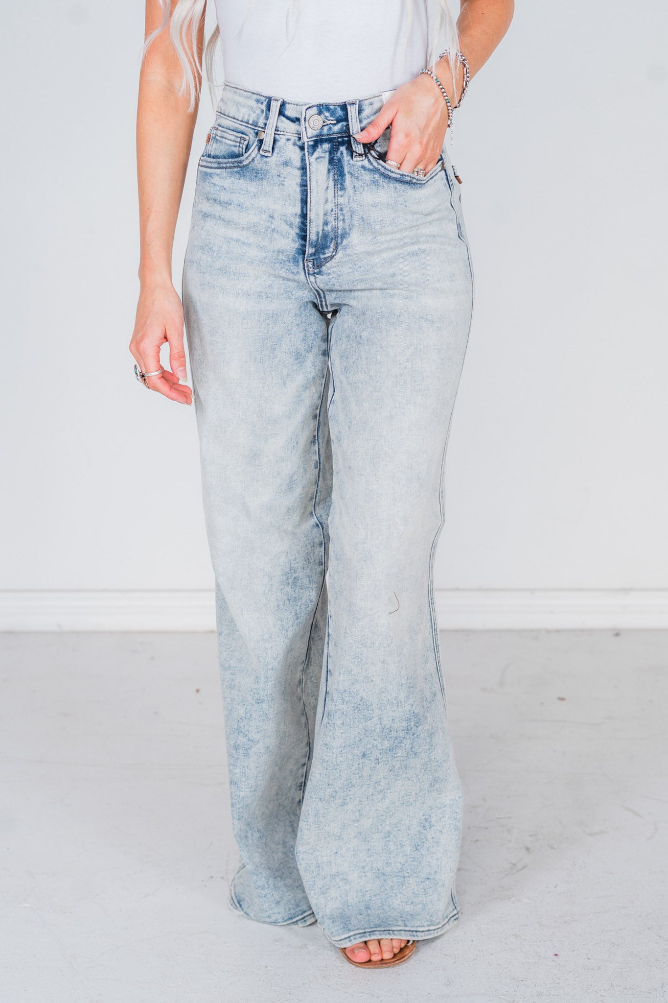 Judy Blue Tummy Control Retro Wide Leg Light Wash Jeans Whiskey