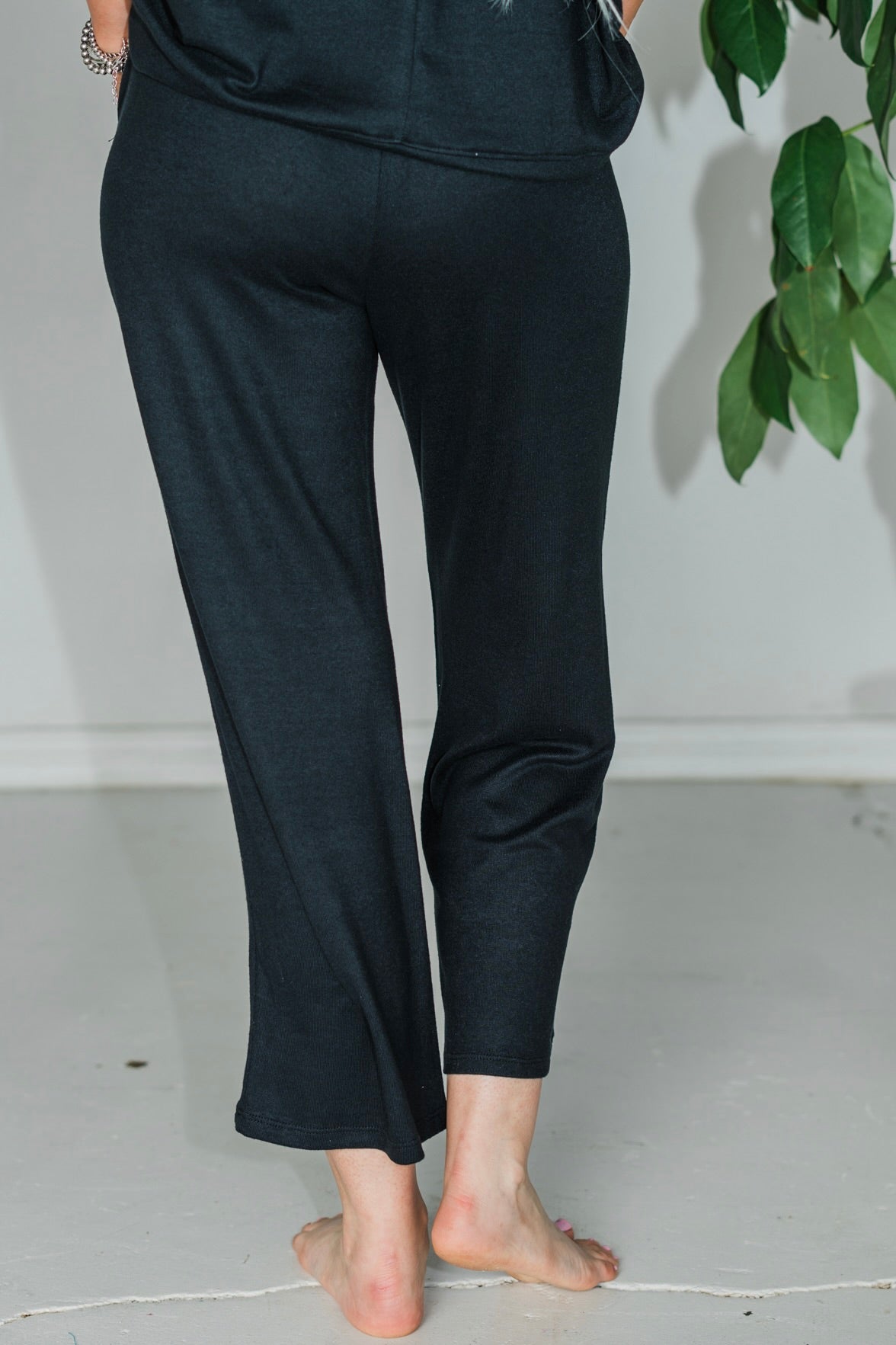 Black Dream Relaxed V-Neck & Capri Lounge Set