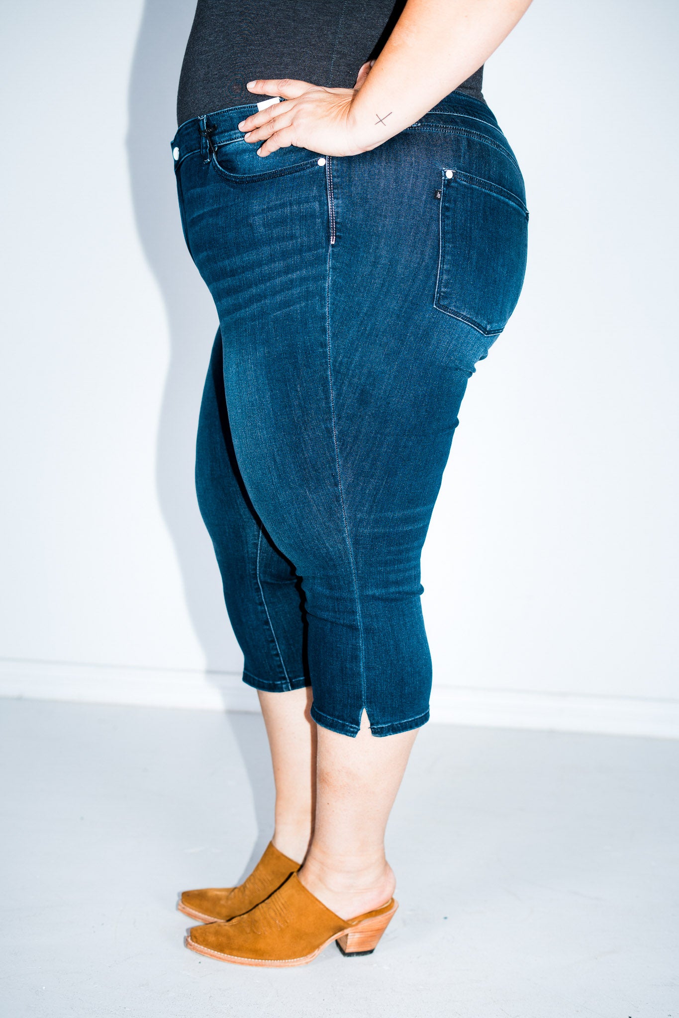 Judy Blue Mid-Rise Super Dark Wash Capris with Side Slit