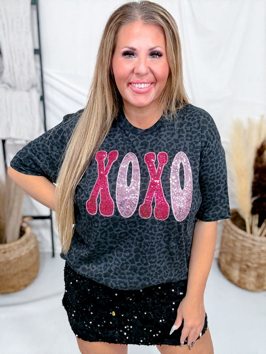 Black Leopard Print "XOXO" Short Sleeve Tee - Whiskey Skies - SOUTHERN BELLE